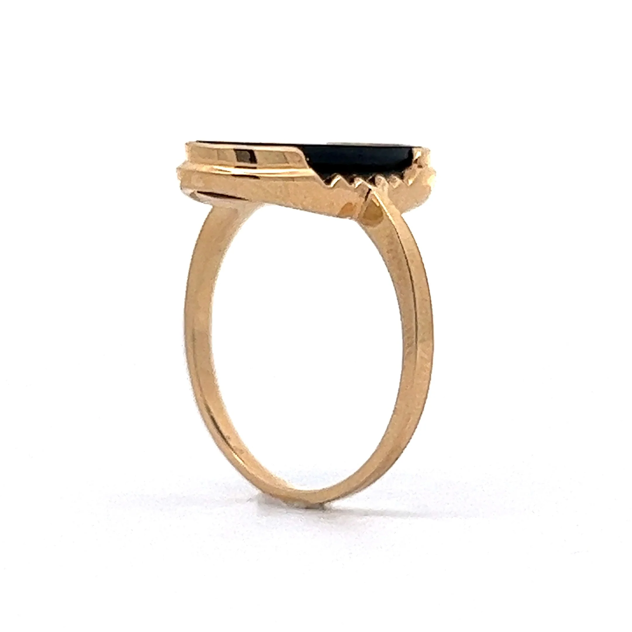 Mother Of Pearl And Black Onyx Cocktail Ring in Yellow Gold - Image 5