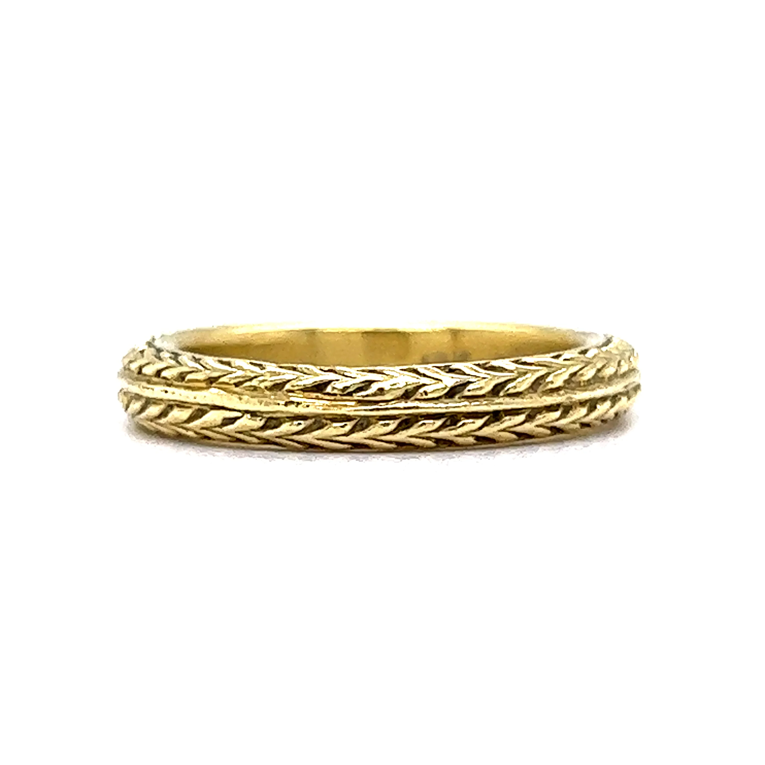 Engraved Double Chevron Pattern Wedding Band in 18k Yellow Gold - Image 3