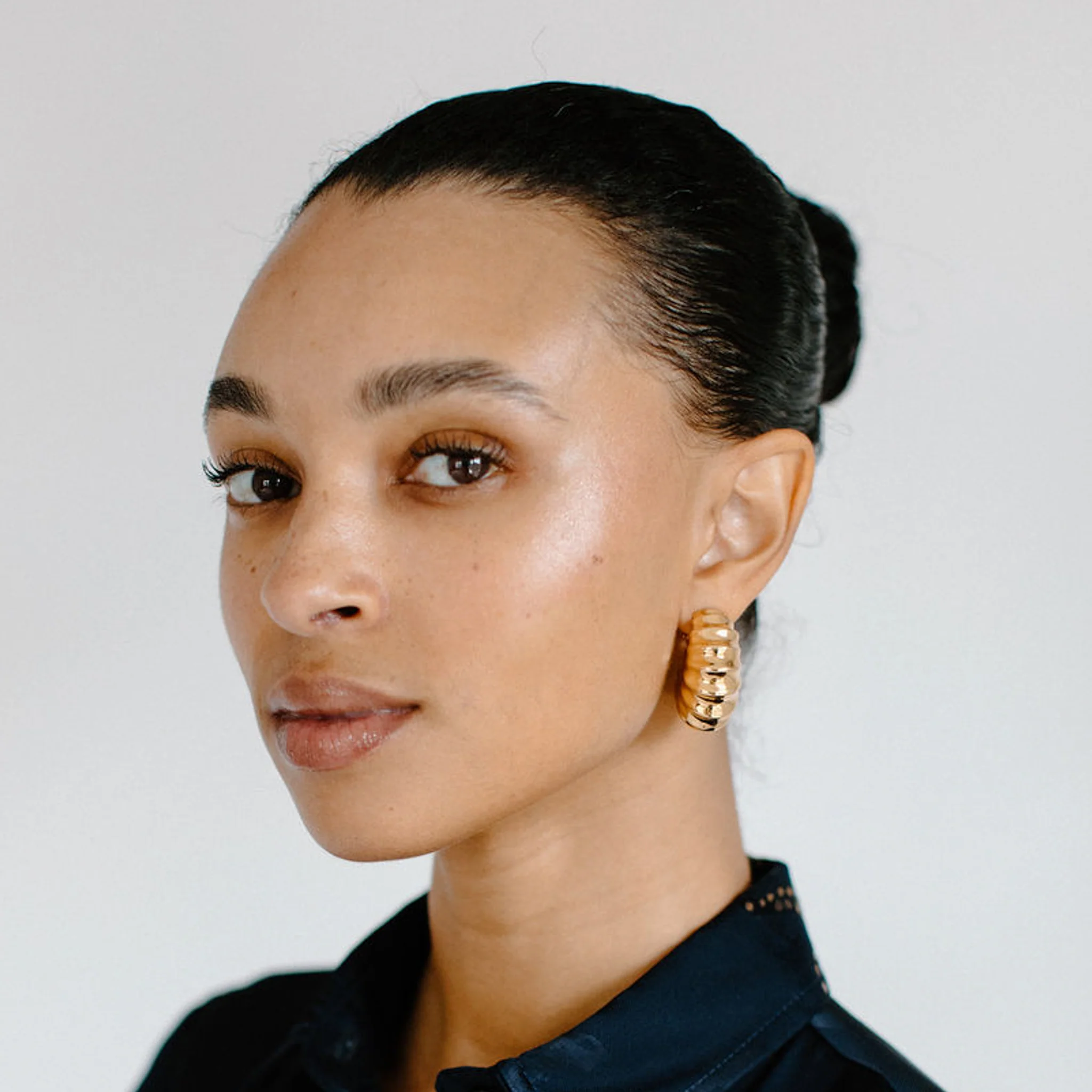 Filigree Jewelers x Eleanor Leftwich Scalloped Hoop Earrings - Image 4