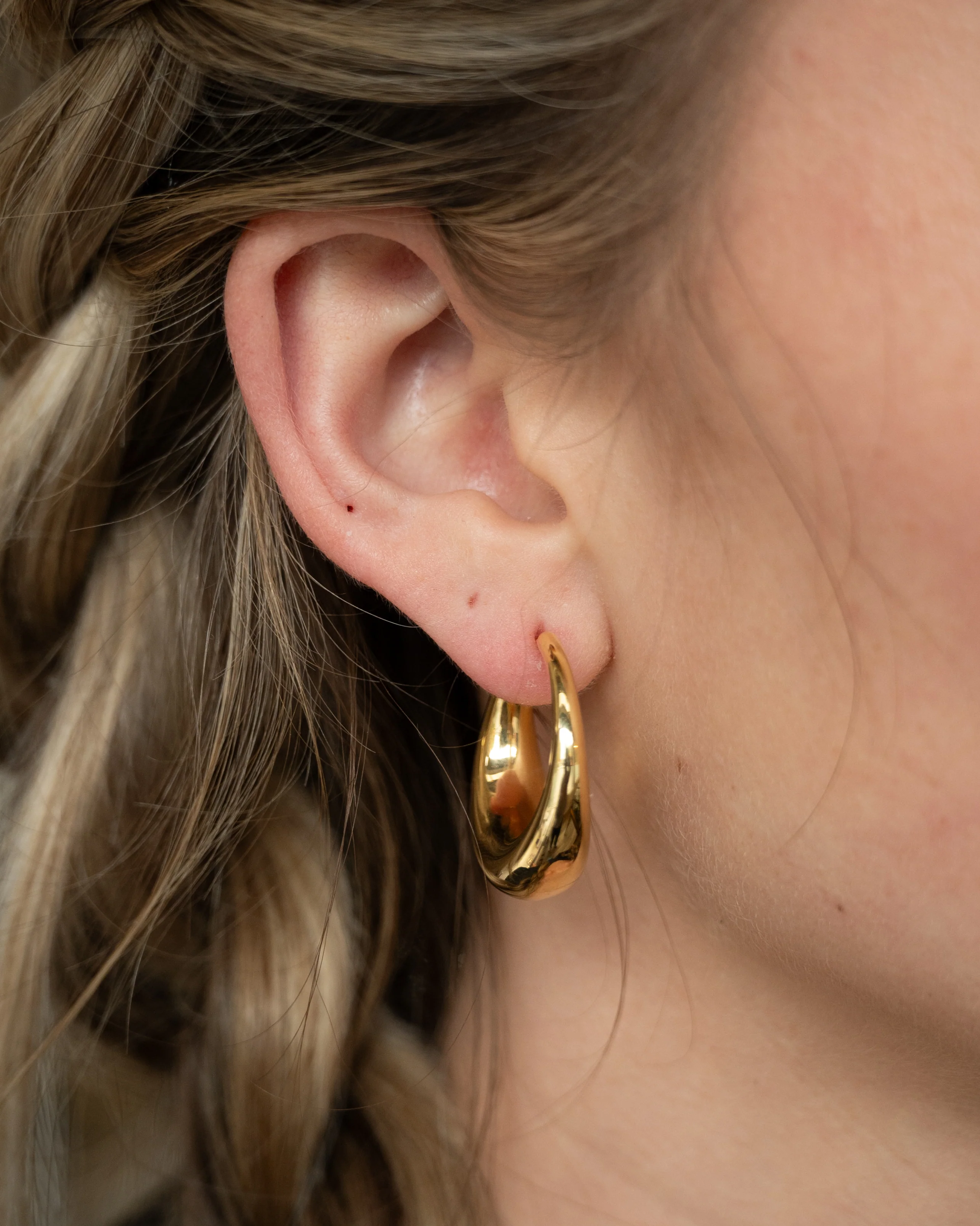 Tapered Hoop Earrings 14k Yellow Gold - Image 4