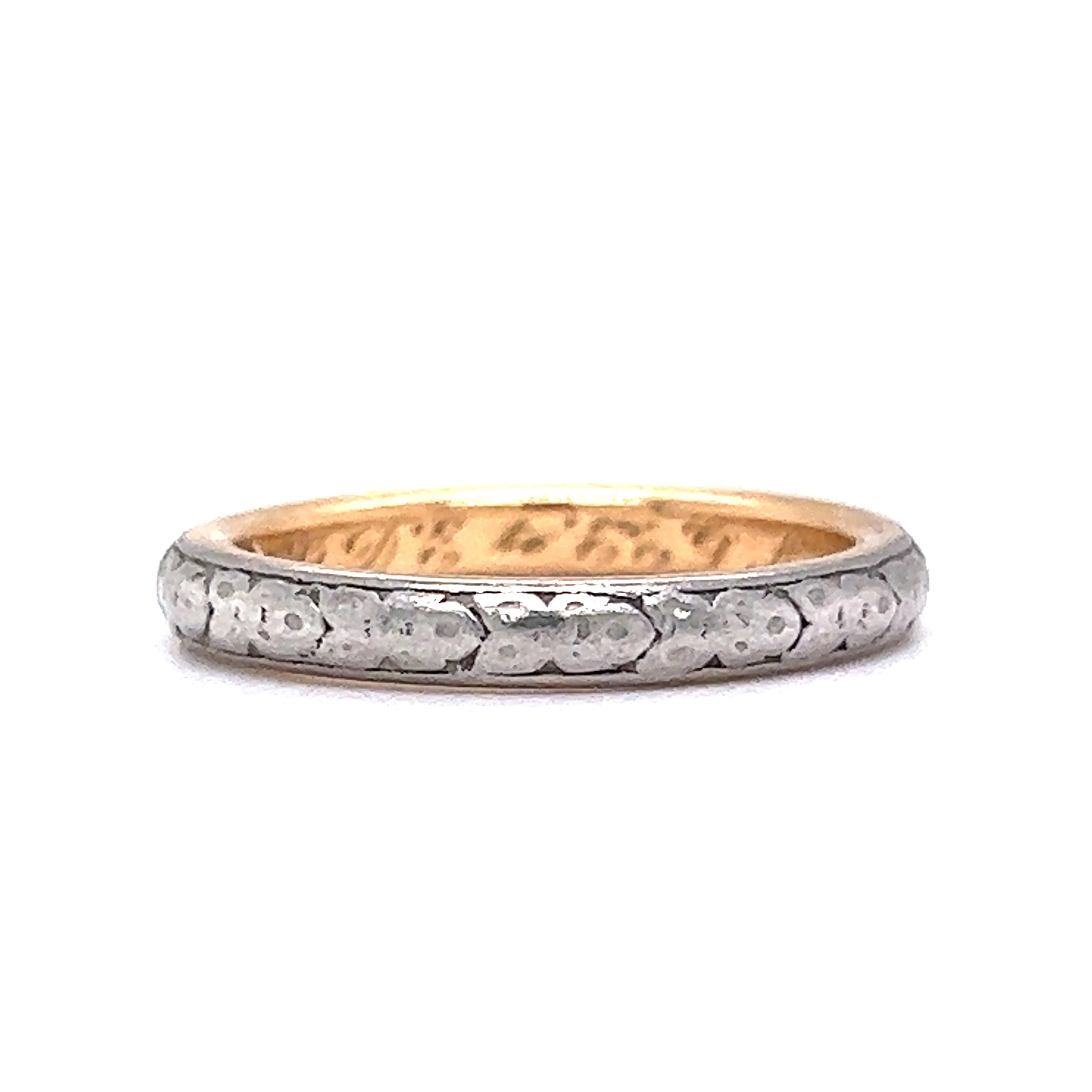 1900's Antique Engraved Wedding Band in 18k White & Yellow Gold - Image 2