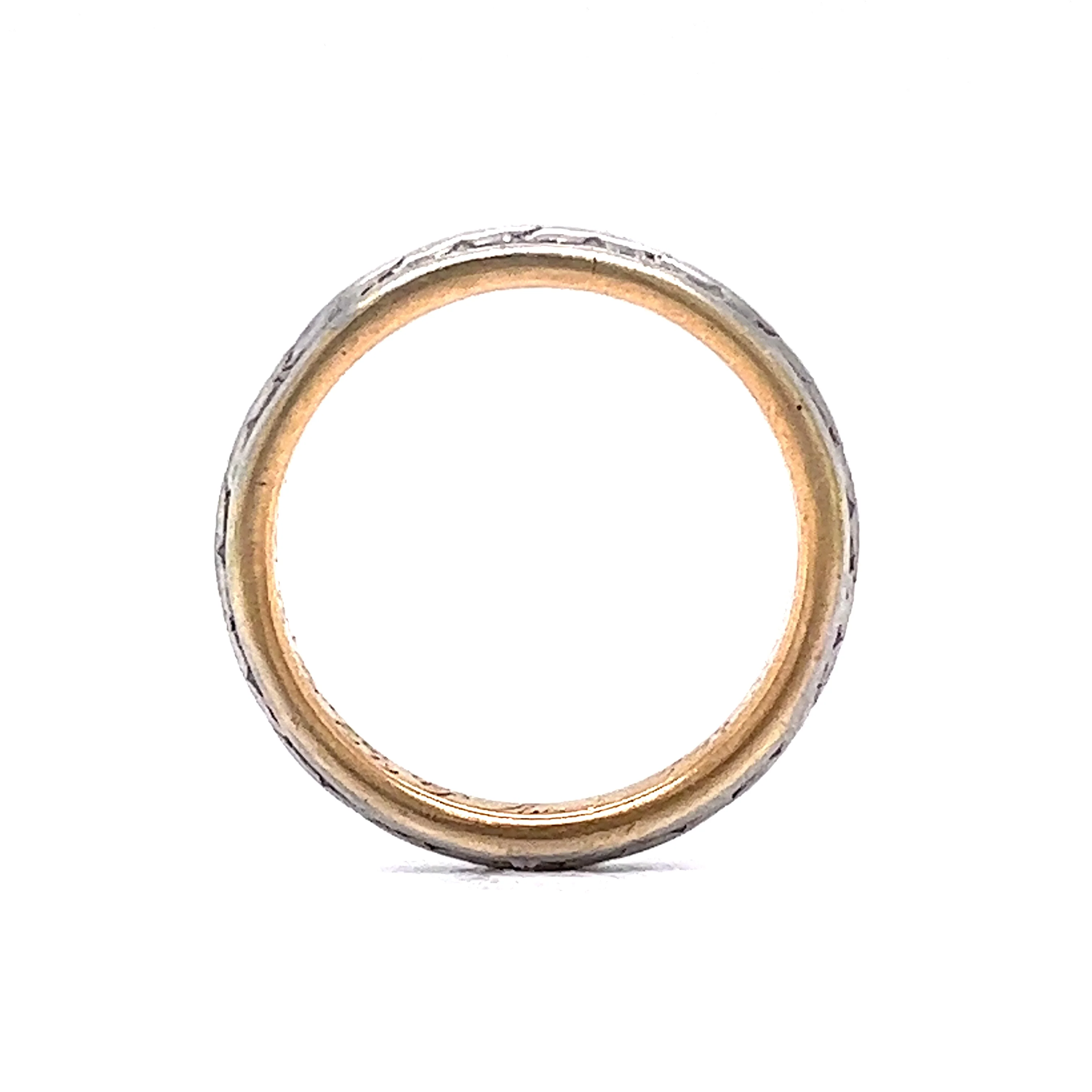 1900's Antique Engraved Wedding Band in 18k White & Yellow Gold - Image 4