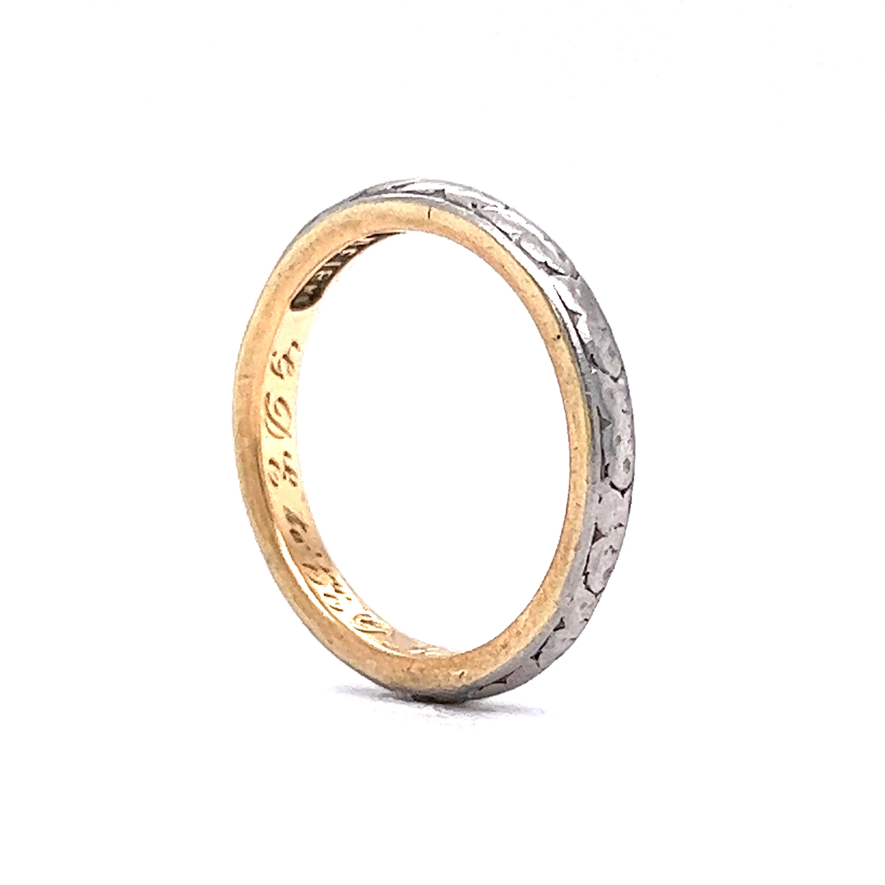 1900's Antique Engraved Wedding Band in 18k White & Yellow Gold - Image 5