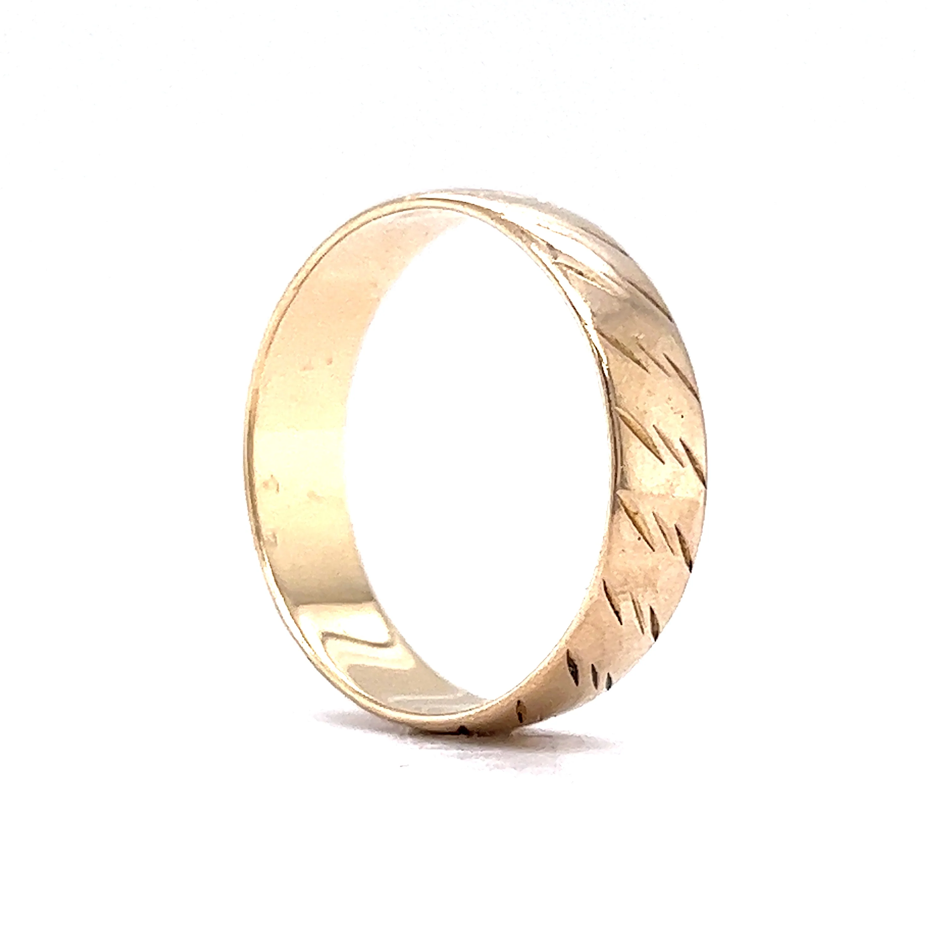 Men's Mid-Century Etched Wedding Band in 14k Yellow Gold - Image 5