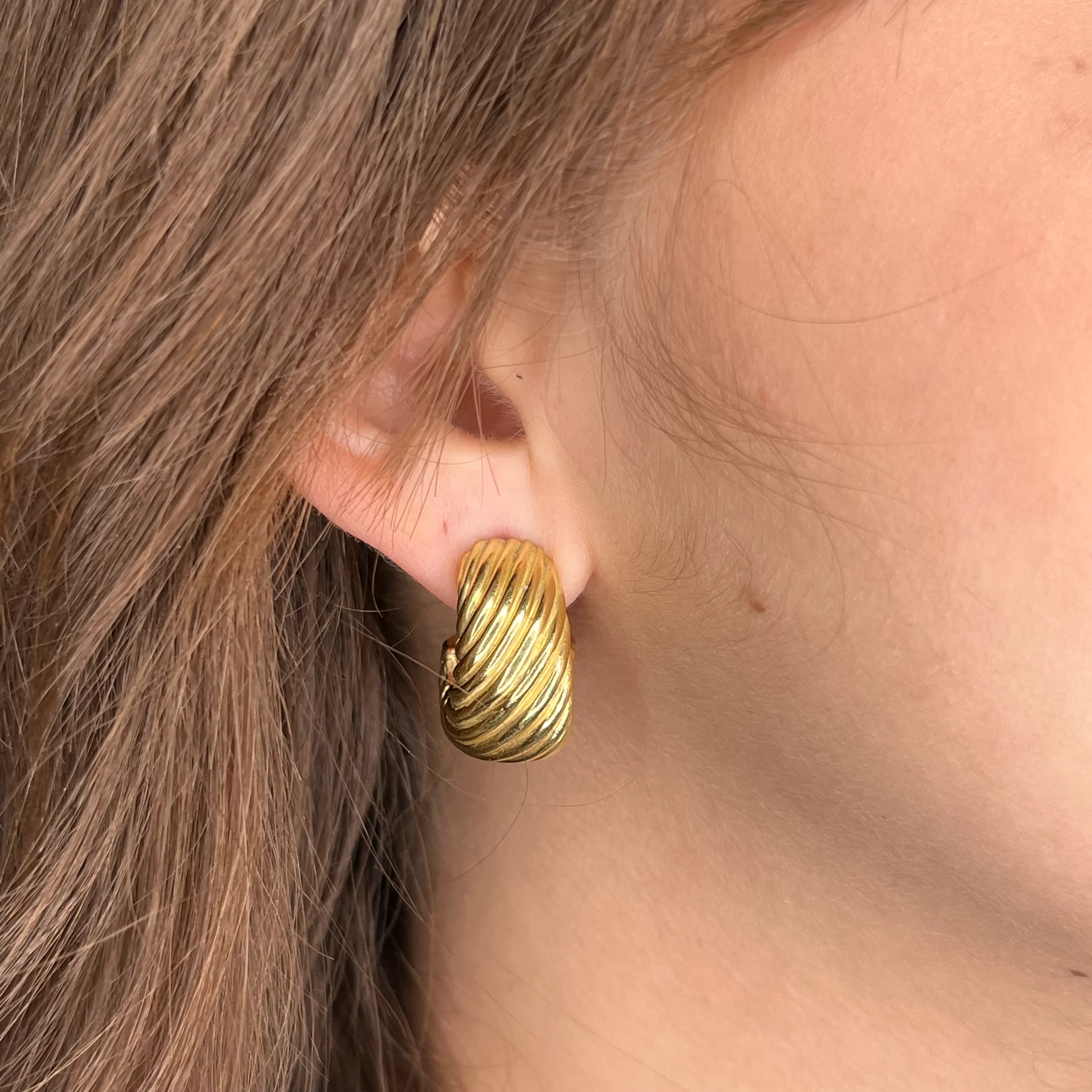 Simple Textured Hoop Earrings in 14k Yellow Gold - Image 4