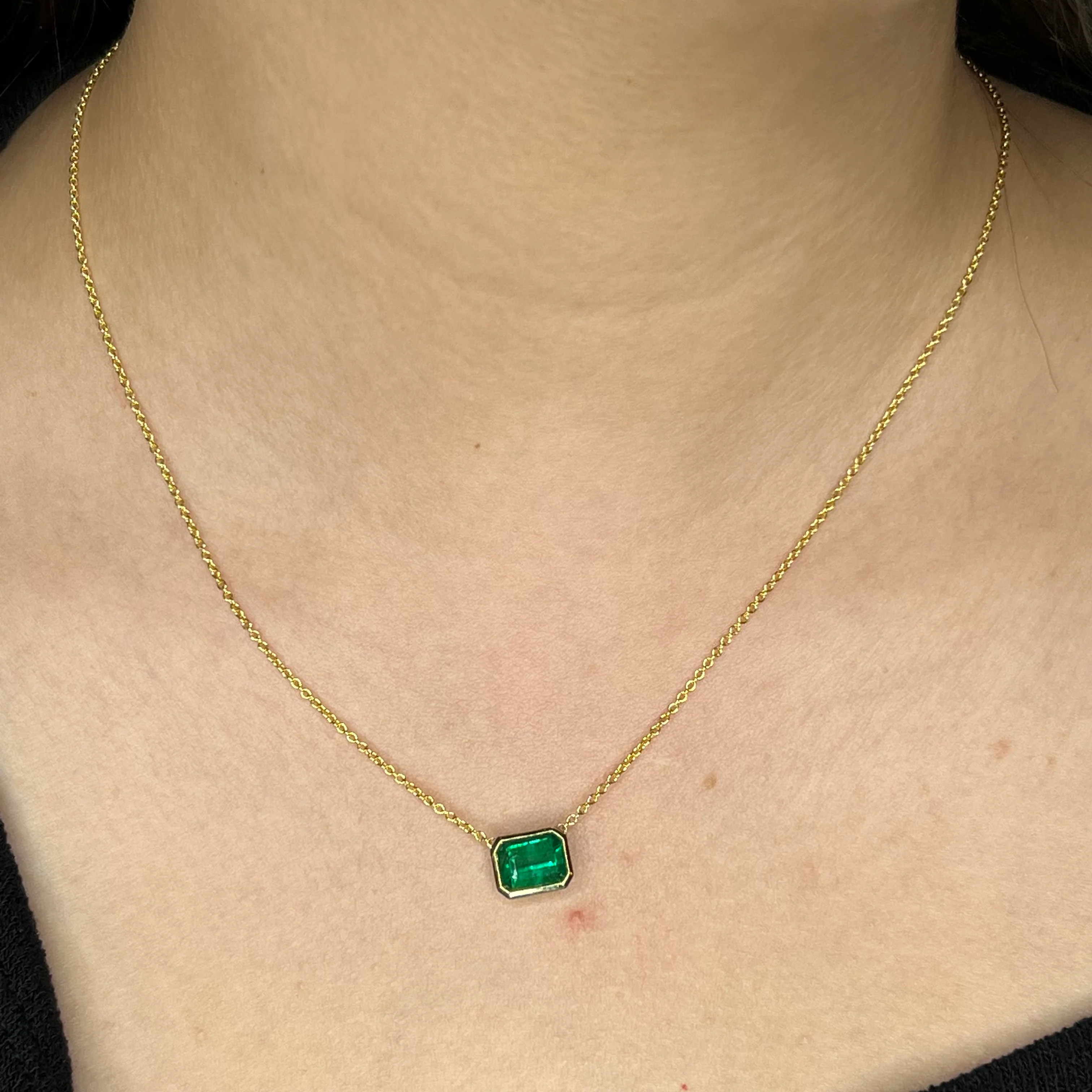 2.03 Emerald Cut Emerald Pendant in 18k Yellow Gold - Image 4