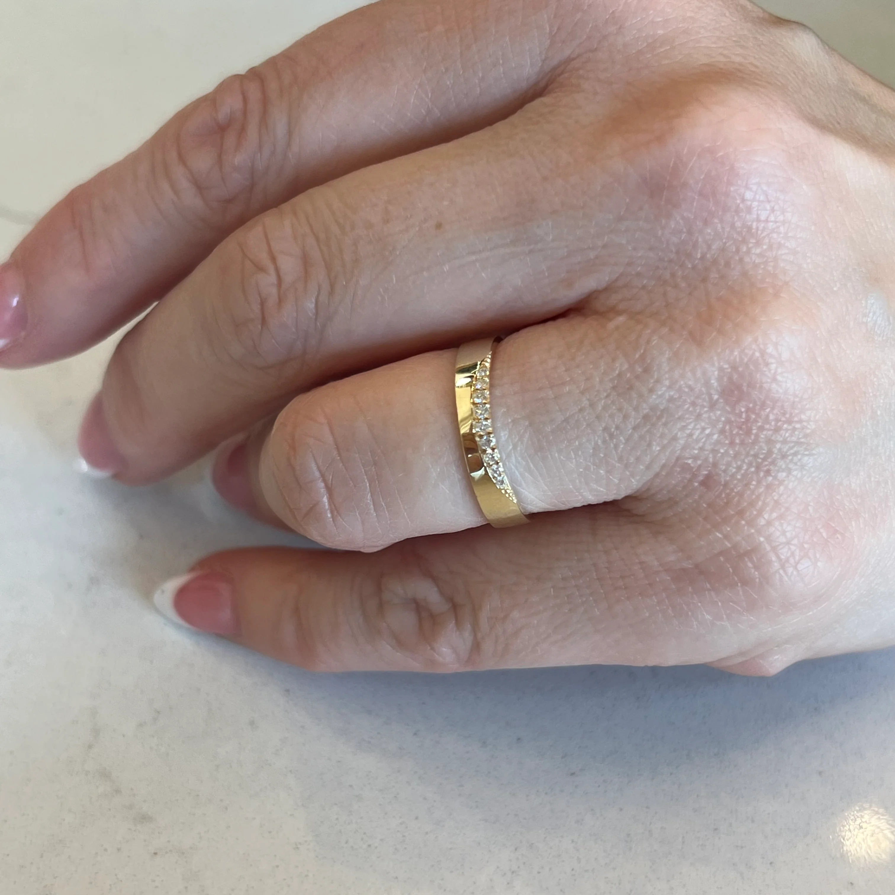 .09 Round Brilliant Diamond Contour Band in 14k Yellow Gold - Image 6