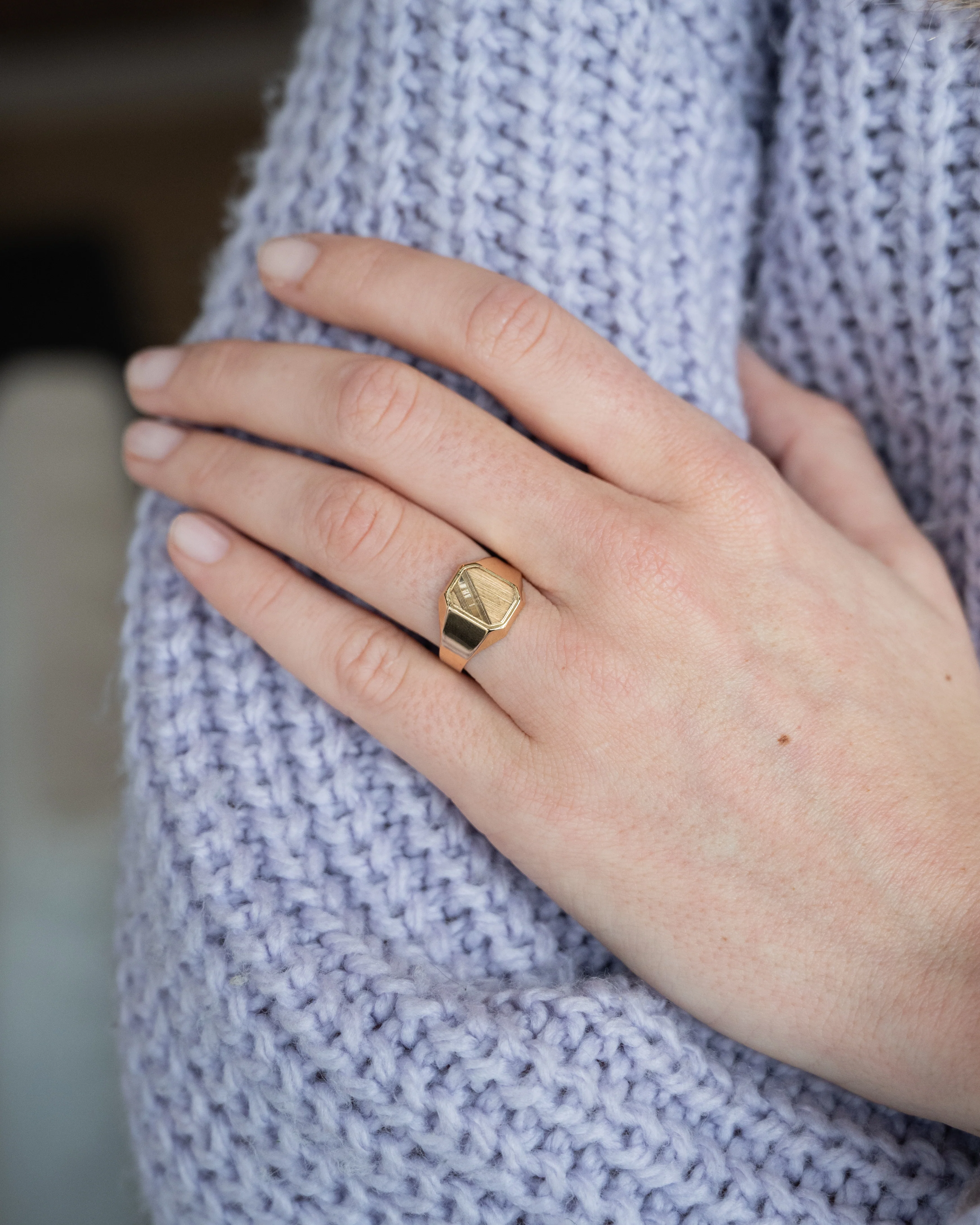 Rectangular Brushed Signet Ring 18k Yellow Gold - Image 7