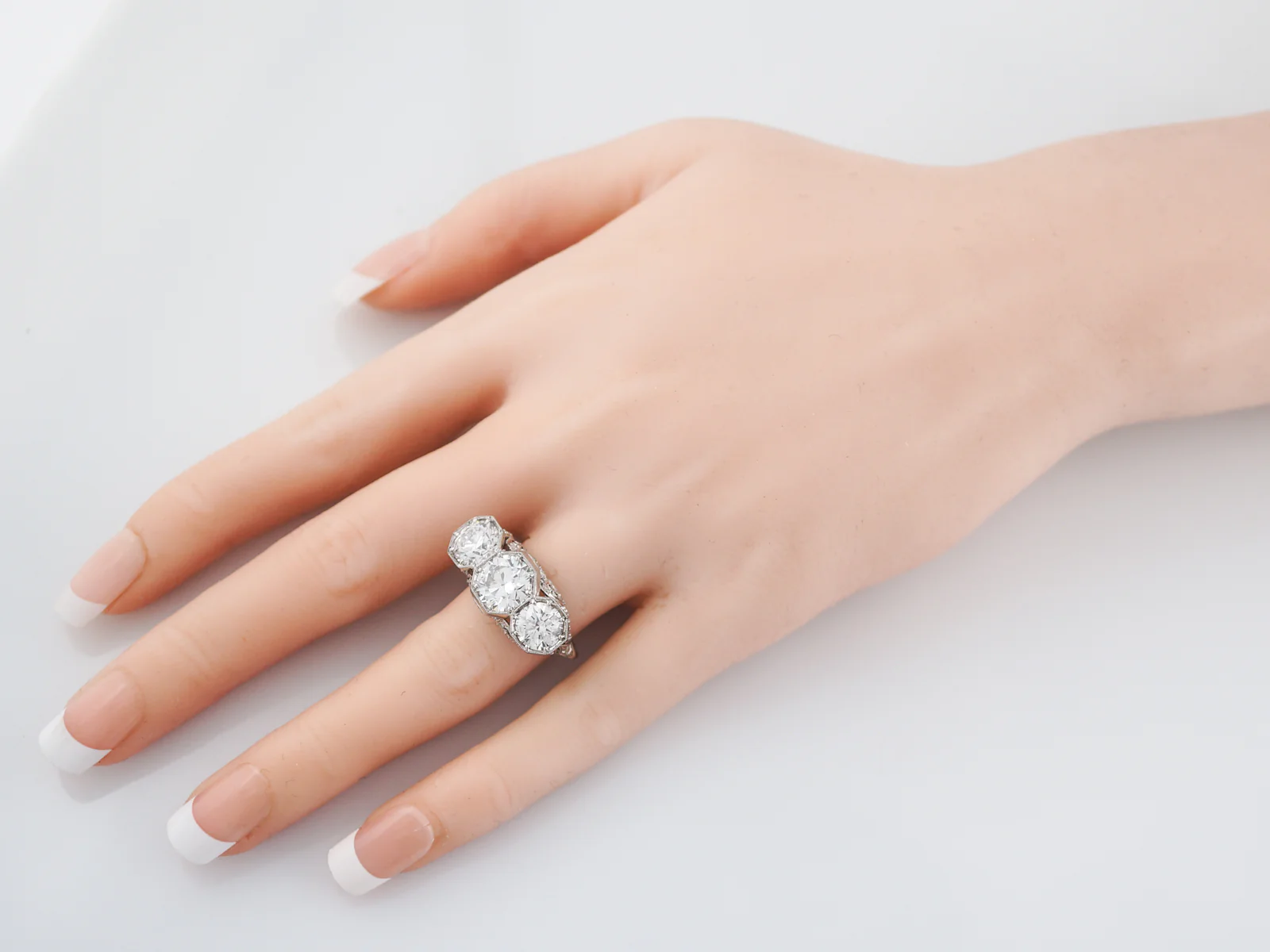***RTV***Right Hand Ring Modern 2.02 GIA Round Brilliant Cut Diamond in Platinum - Image 7