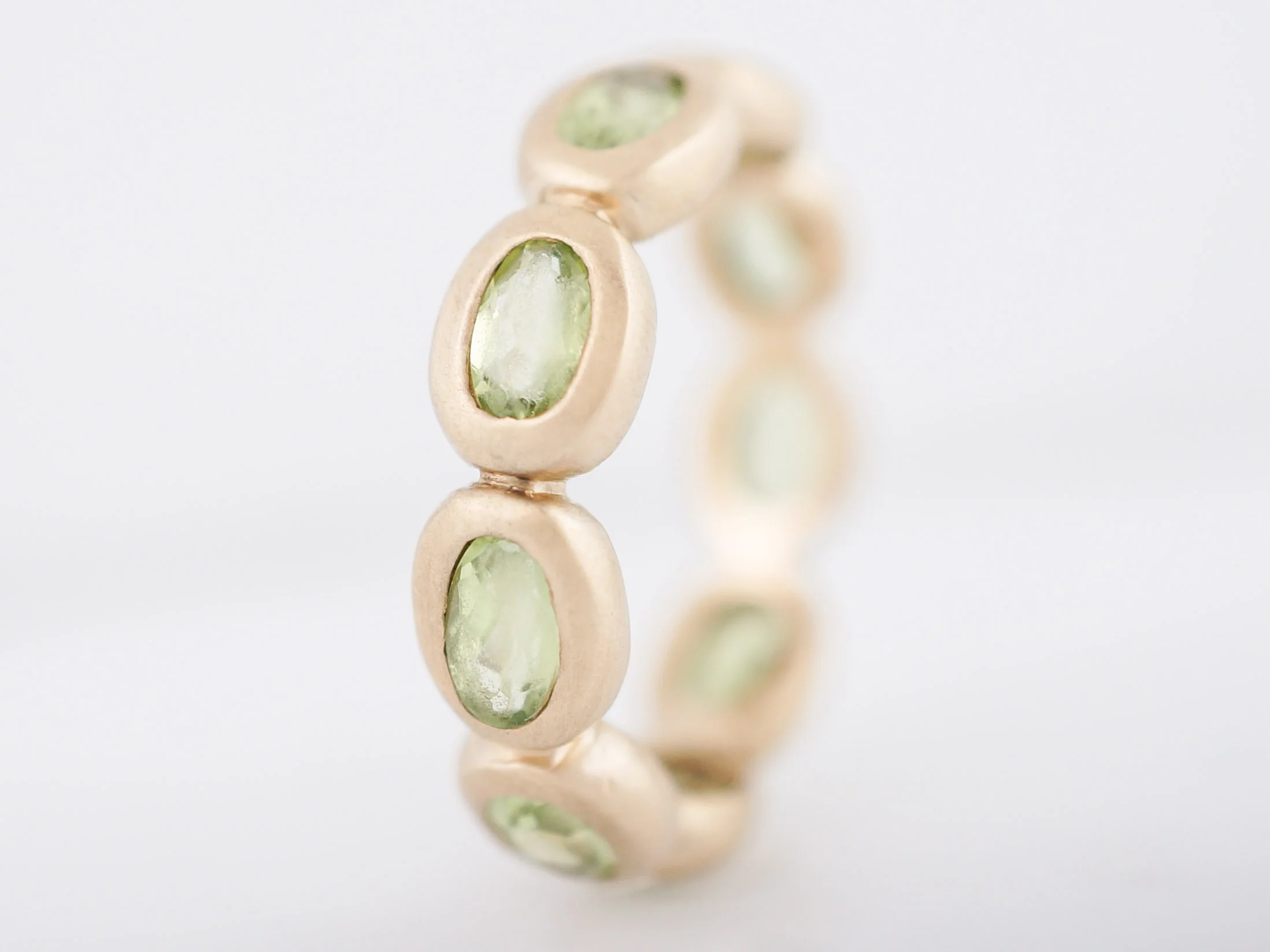 Right Hand Ring Modern 2.97 Oval Cut Peridot in 14K Yellow Gold - Image 4
