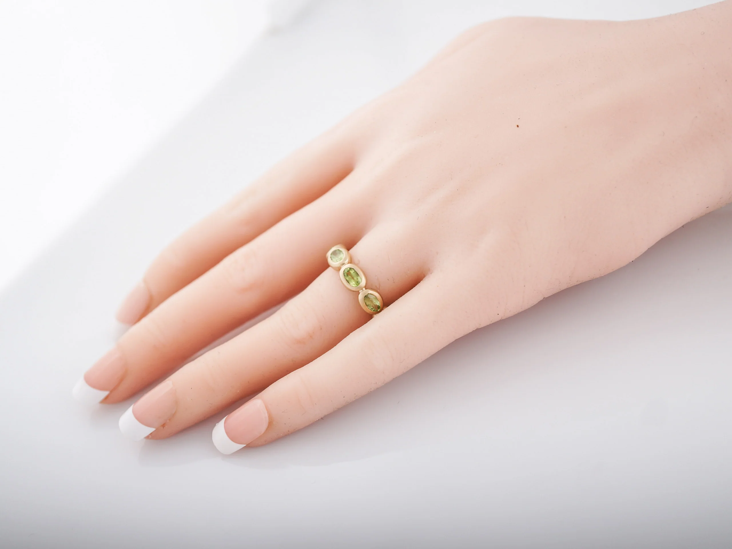 Right Hand Ring Modern 2.97 Oval Cut Peridot in 14K Yellow Gold - Image 6