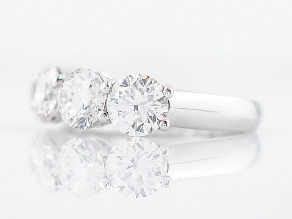 Right Hand Ring Modern 3.54 GIA Round Brilliant Cut Diamond in 18K White Gold - Image 2