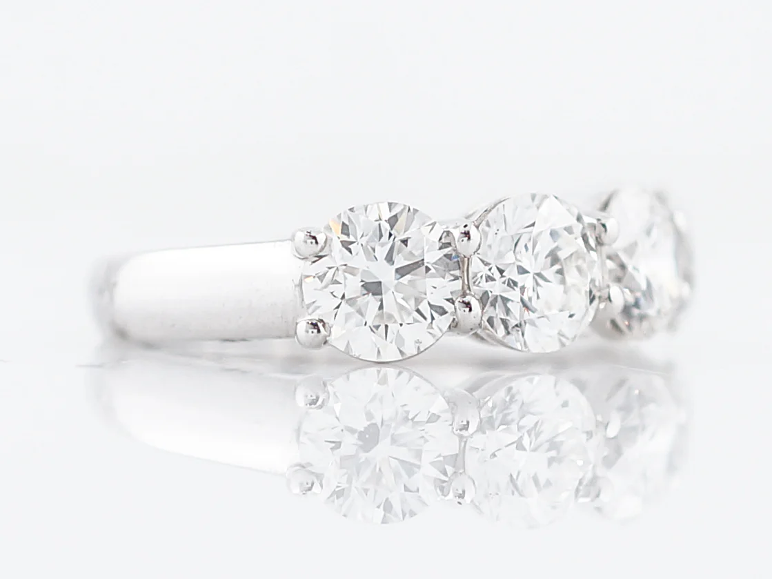 Right Hand Ring Modern 3.54 GIA Round Brilliant Cut Diamond in 18K White Gold - Image 3