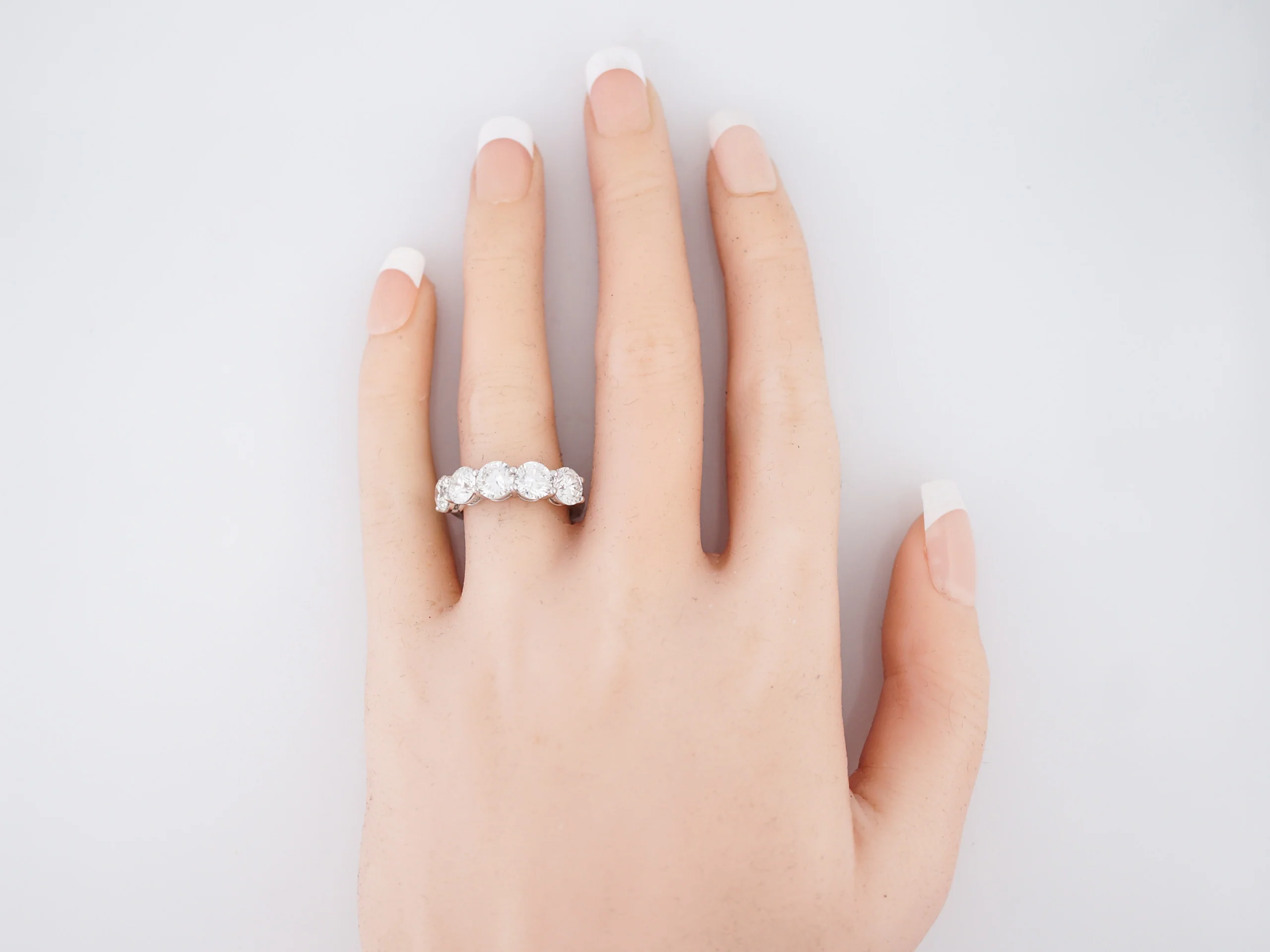 Right Hand Ring Modern 3.54 GIA Round Brilliant Cut Diamond in 18K White Gold - Image 4