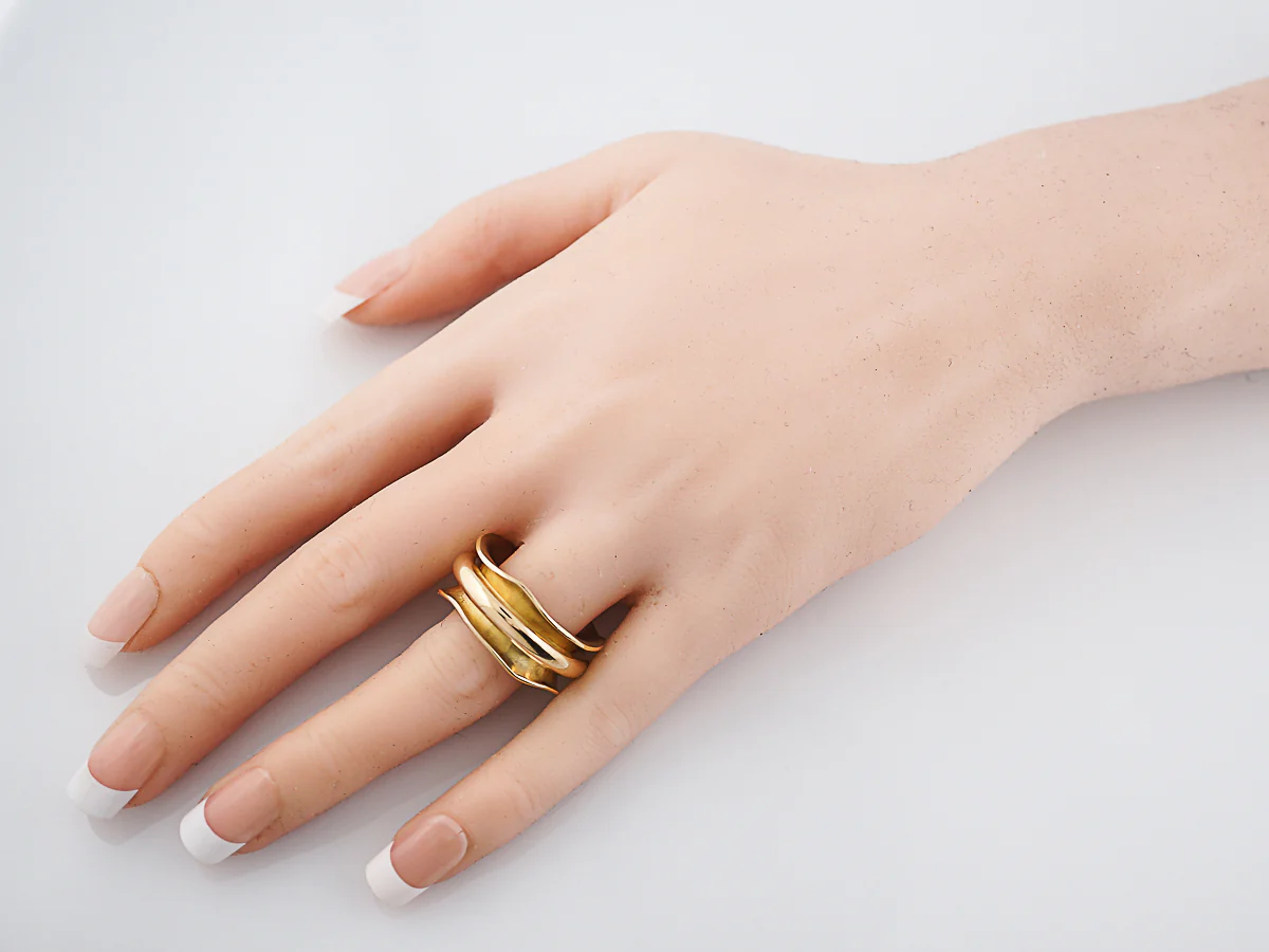 Right Hand Ring Modern in 18k Yellow Gold - Image 7