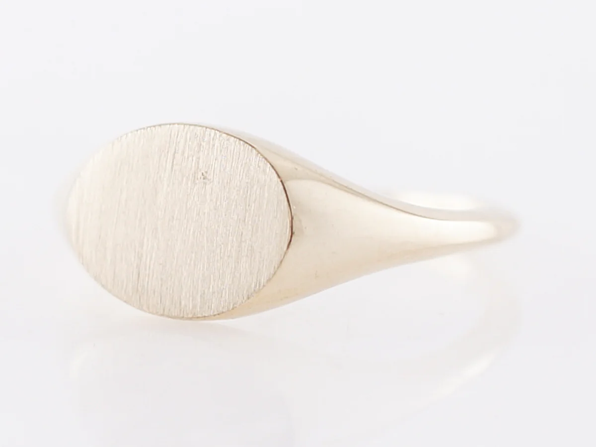 Right Hand Ring Signet Modern in 14k Yellow Gold - Image 2