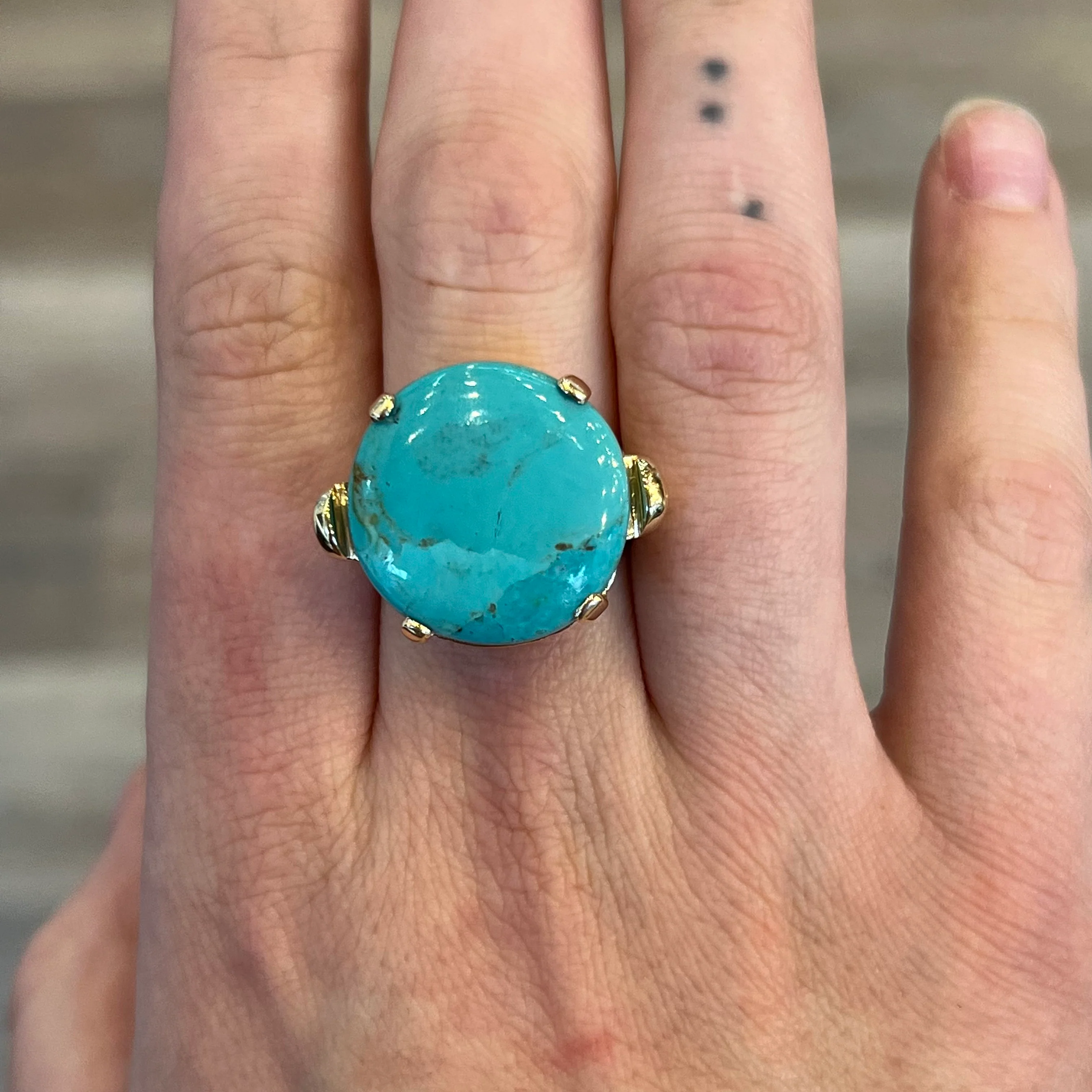 Round Turquoise Mid-Century Cocktail Ring in 14k Yellow Gold - Image 6
