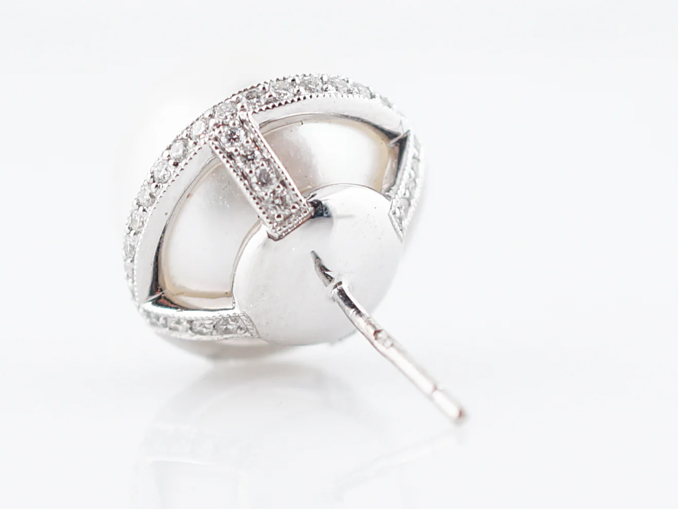 Stud Earrings Modern Pearl & .87 Round Brilliant Cut Diamonds in Platinum - Image 6