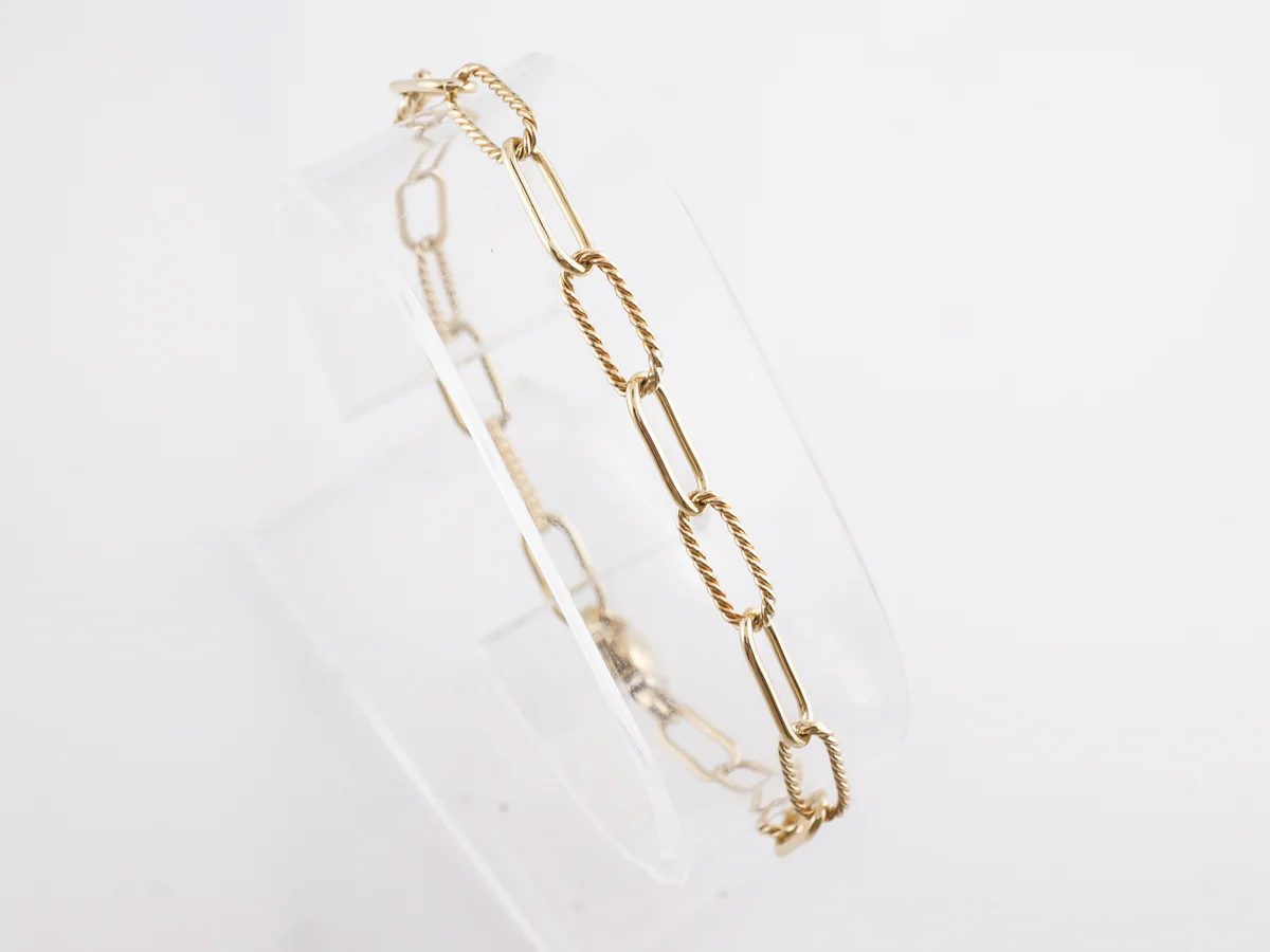 Textured Paperclip Link Bracelet in 18k Yellow Gold - Image 8