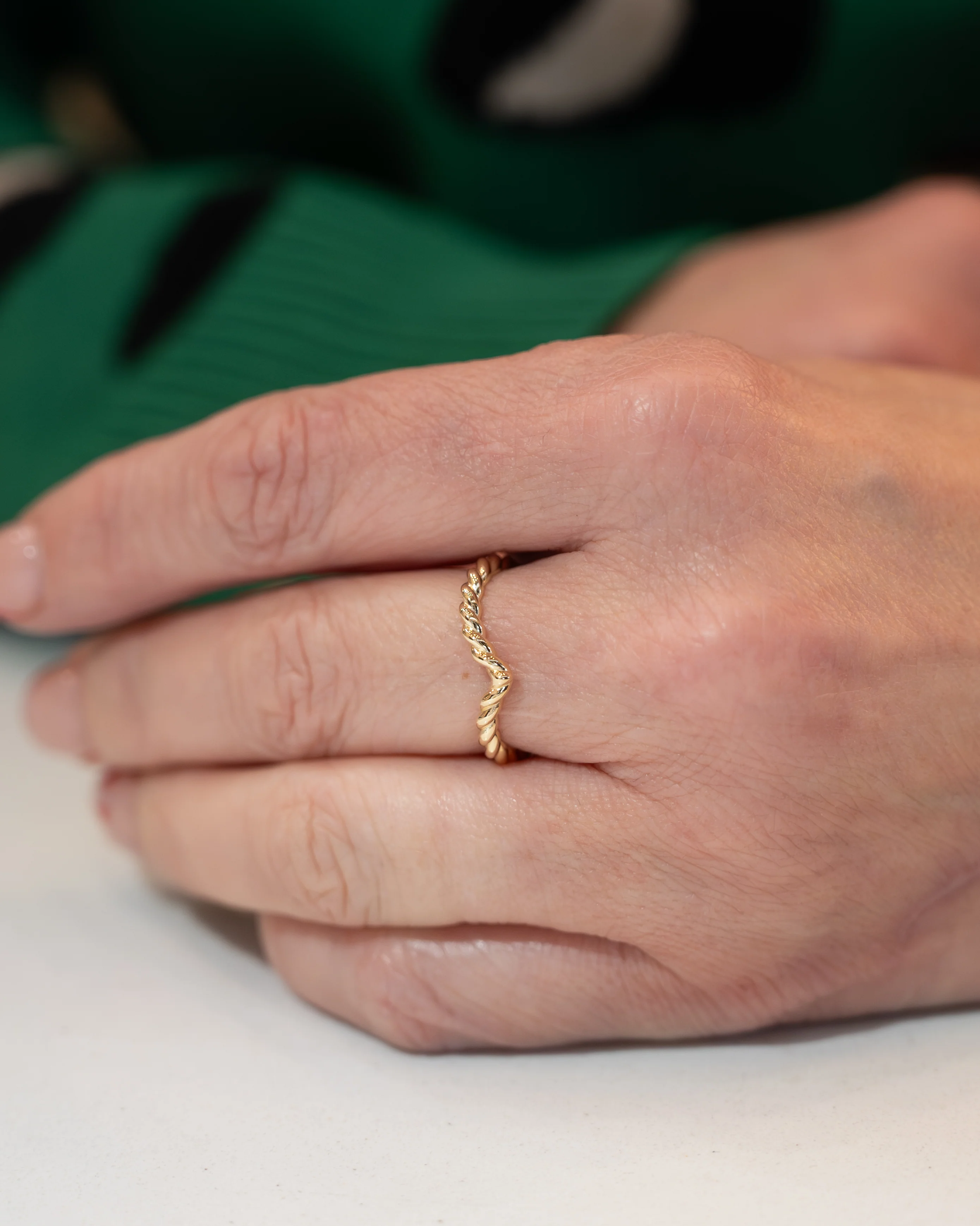 Textured V Contour Wedding Band in 14k Yellow Gold - Image 7