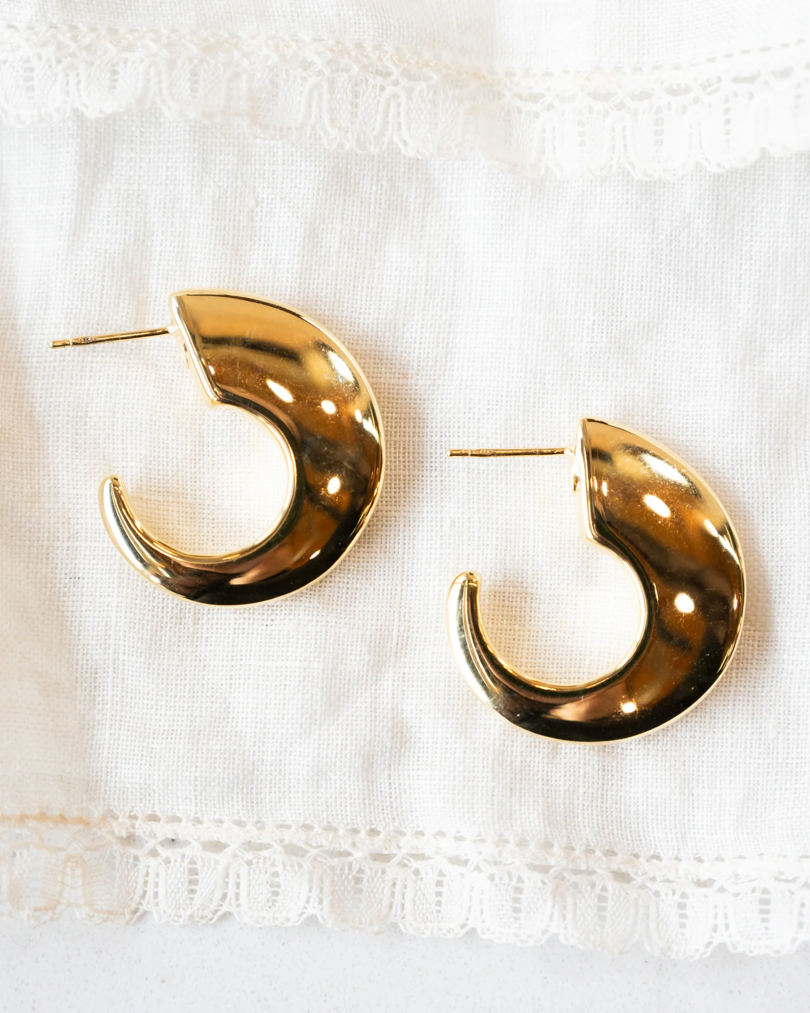 Thin Half Moon Hoop Earrings in 14k Yellow Gold - Image 4