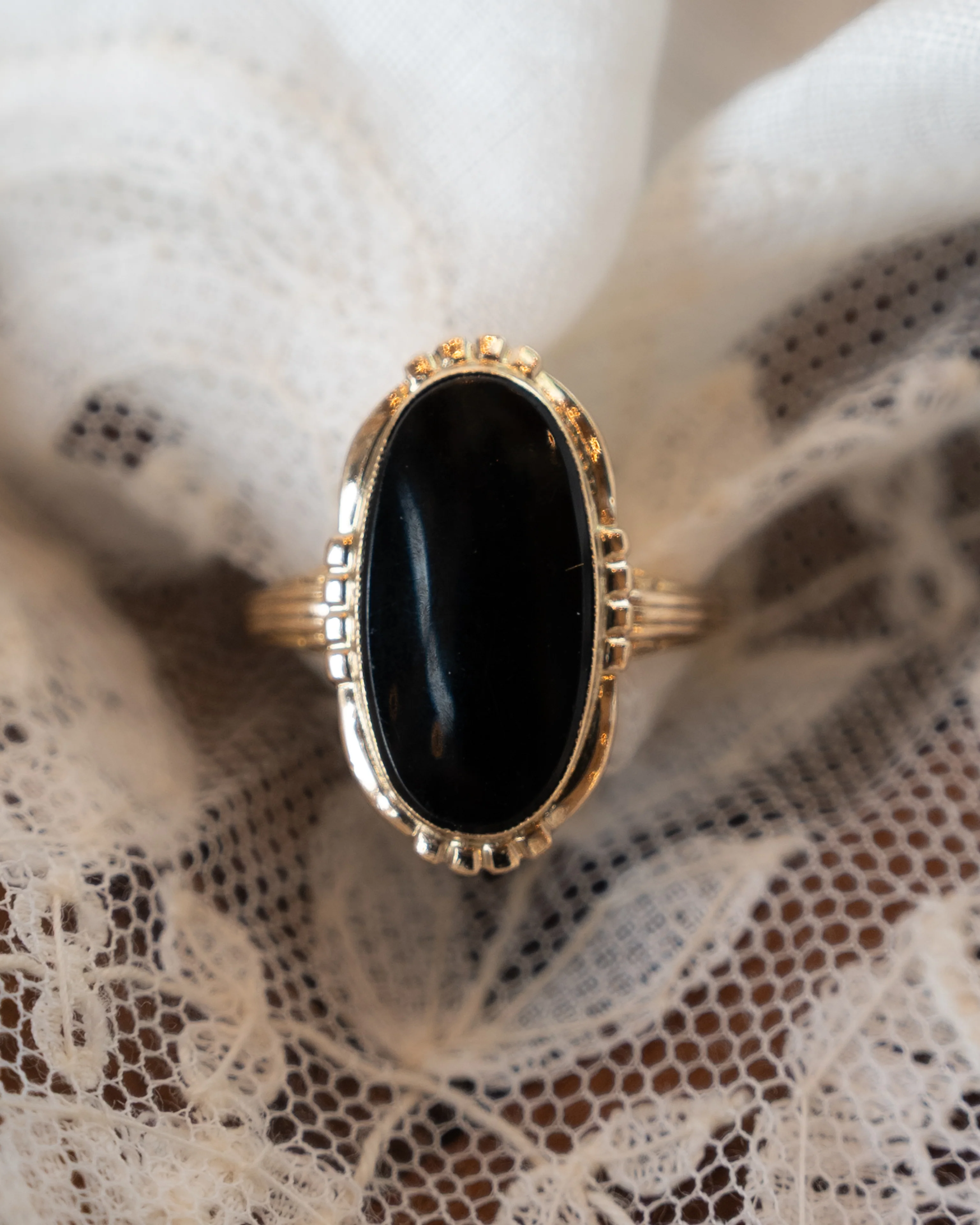 Victorian Cabochon Onyx Cocktail Ring in 10k Yellow Gold - Image 6