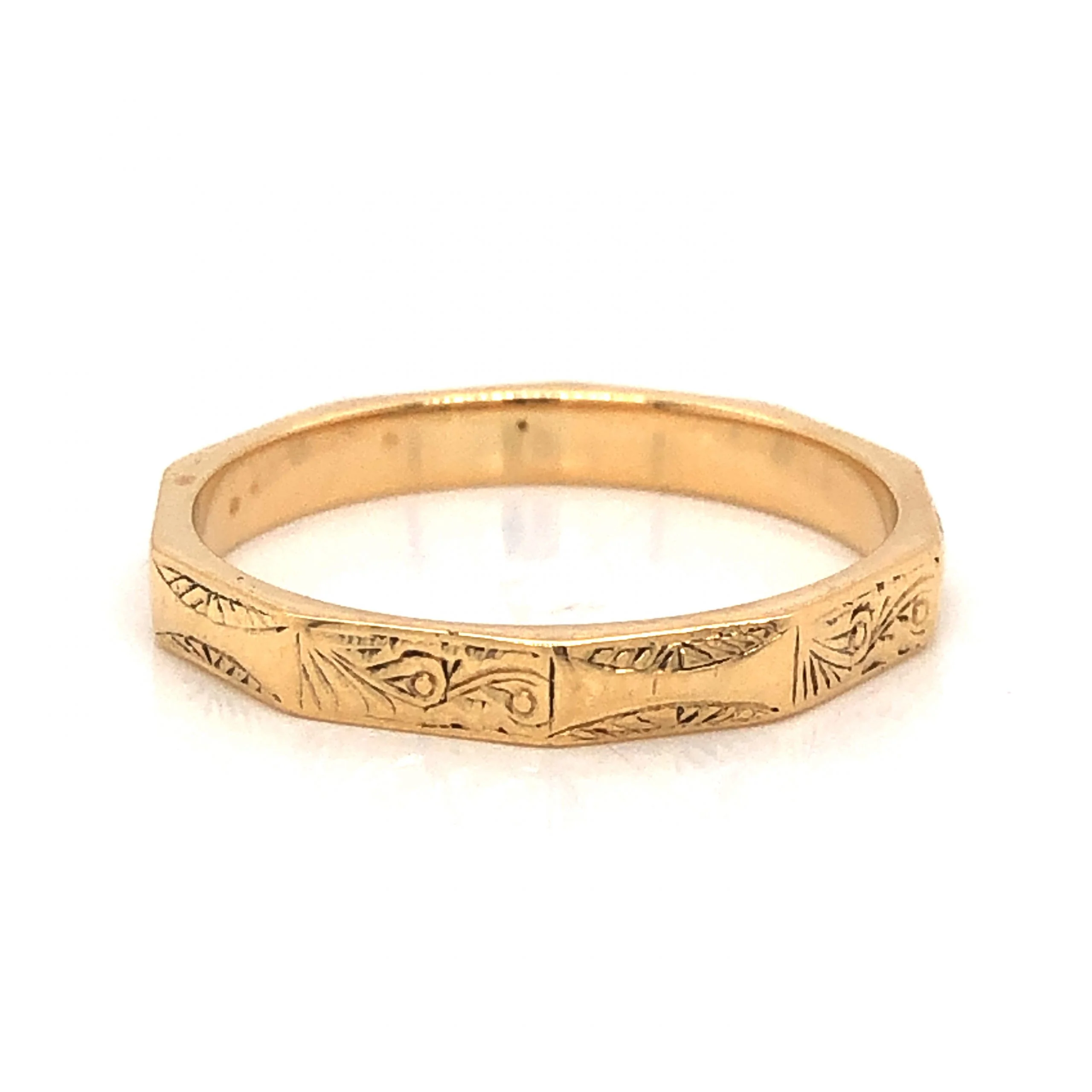 Victorian Engraved Wedding Band in 18k Yellow Gold - Image 3
