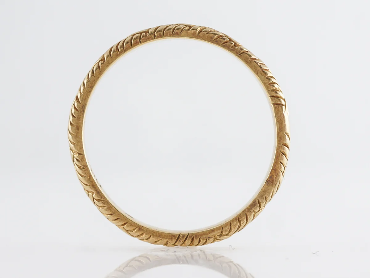 Victorian Engraved Wedding Band in 18k Yellow Gold - Image 3