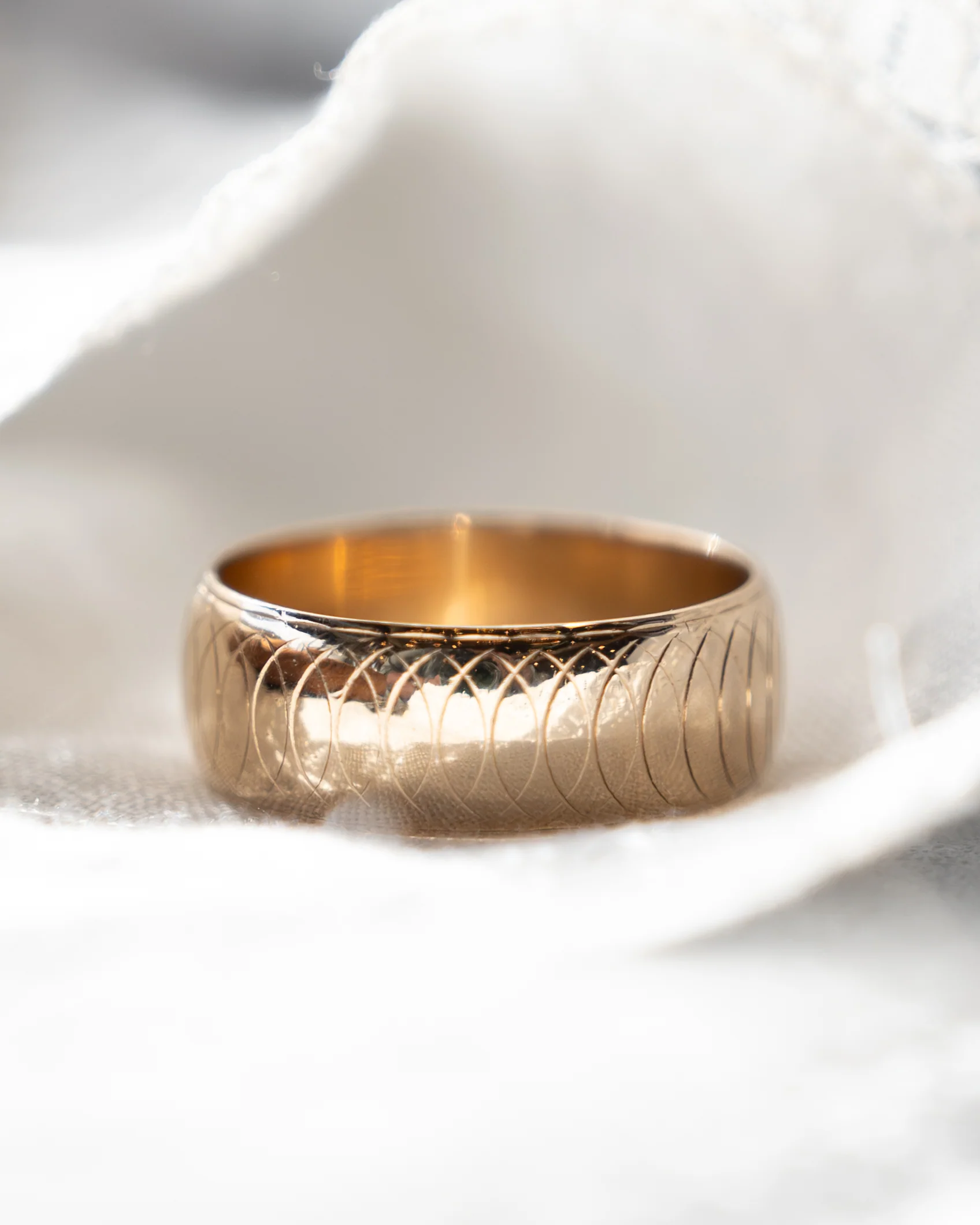 Vintage 1950s Engraved Men's Wedding Band 14k - Image 8