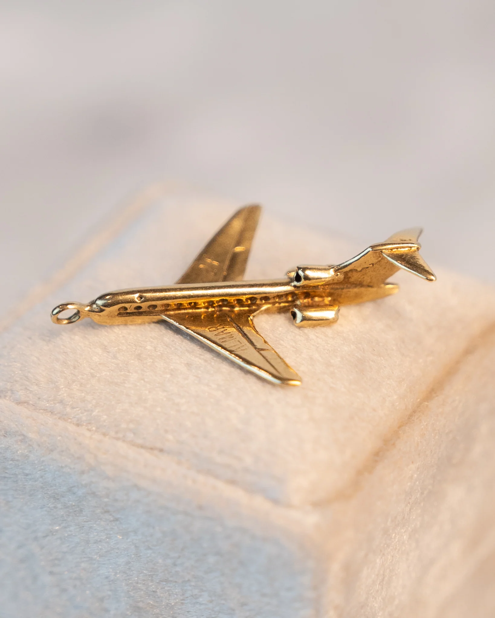 Vintage 1960s Airplane Charm in 14k Yellow Gold - Image 4