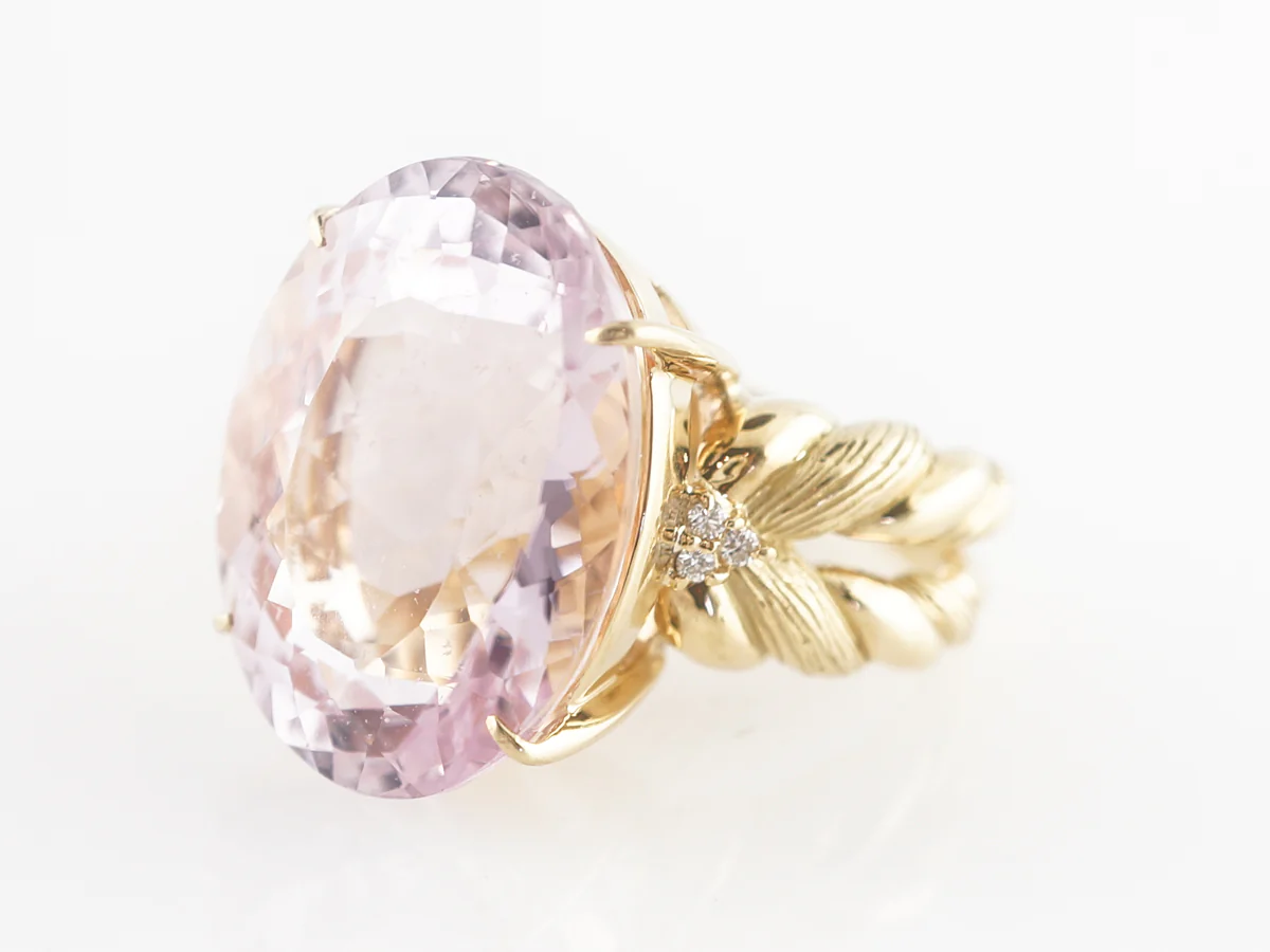 Vintage 20 Carat Kunzite Cocktail Ring in 18k Yellow Gold - Image 2