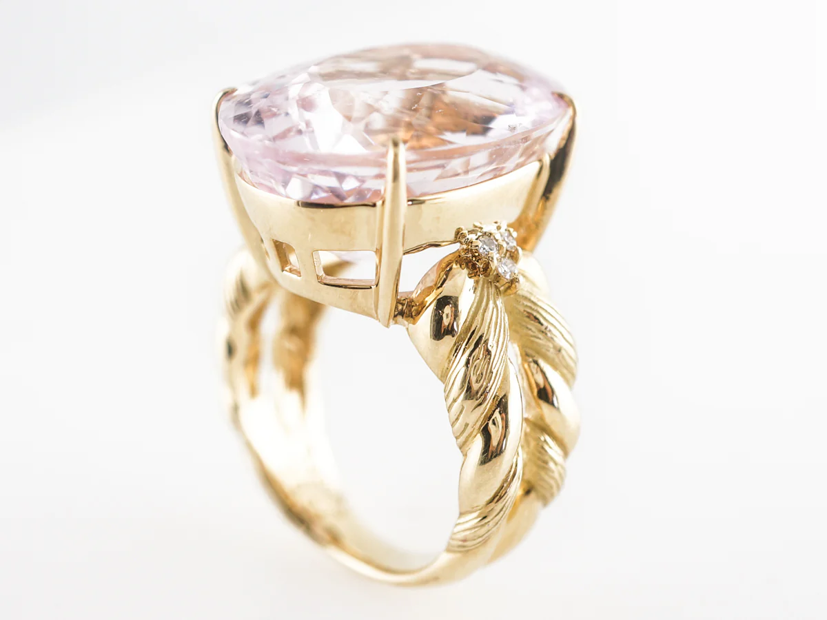 Vintage 20 Carat Kunzite Cocktail Ring in 18k Yellow Gold - Image 4