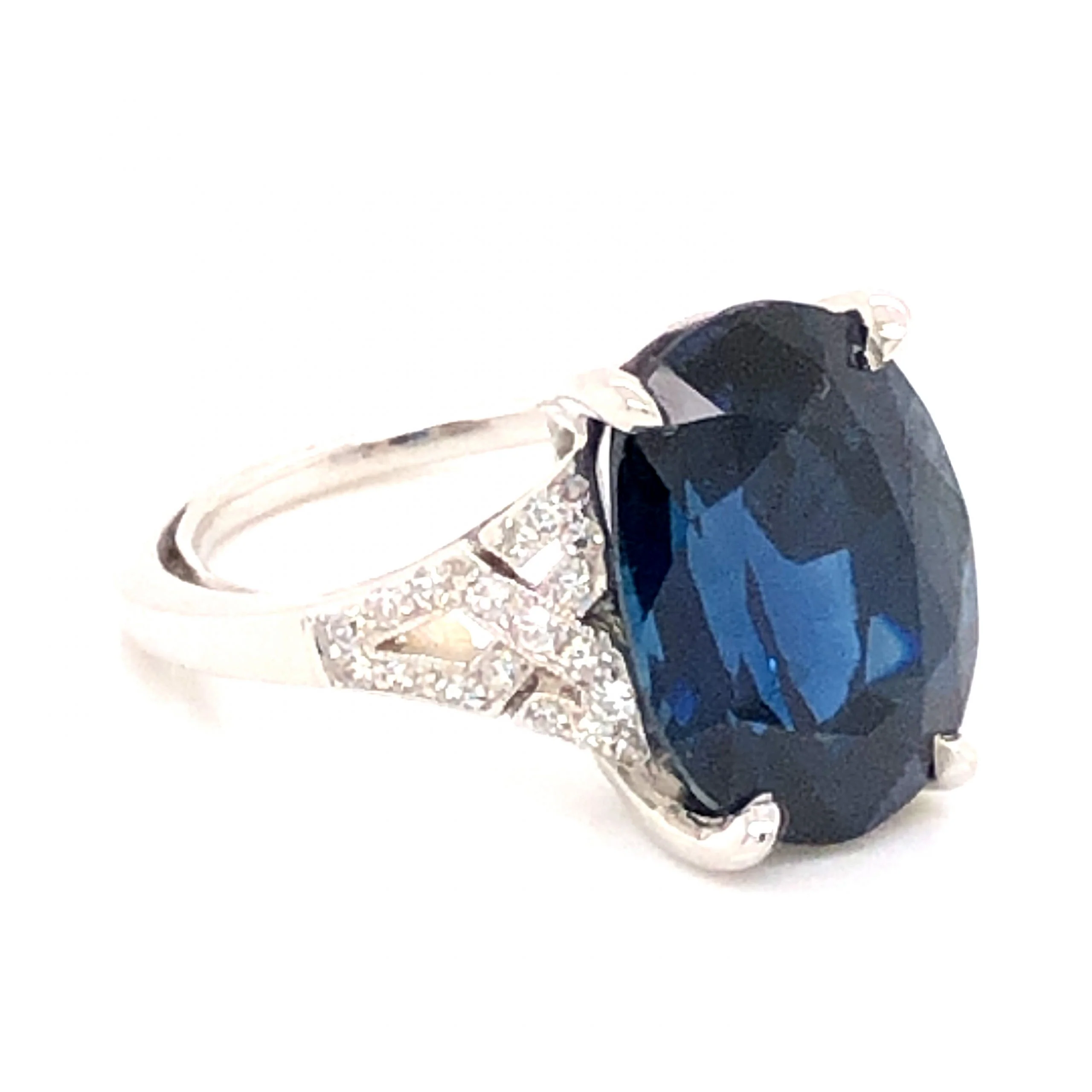 Vintage 6.90 Oval Cut Sapphire w/ Diamonds in Platinum - Image 3
