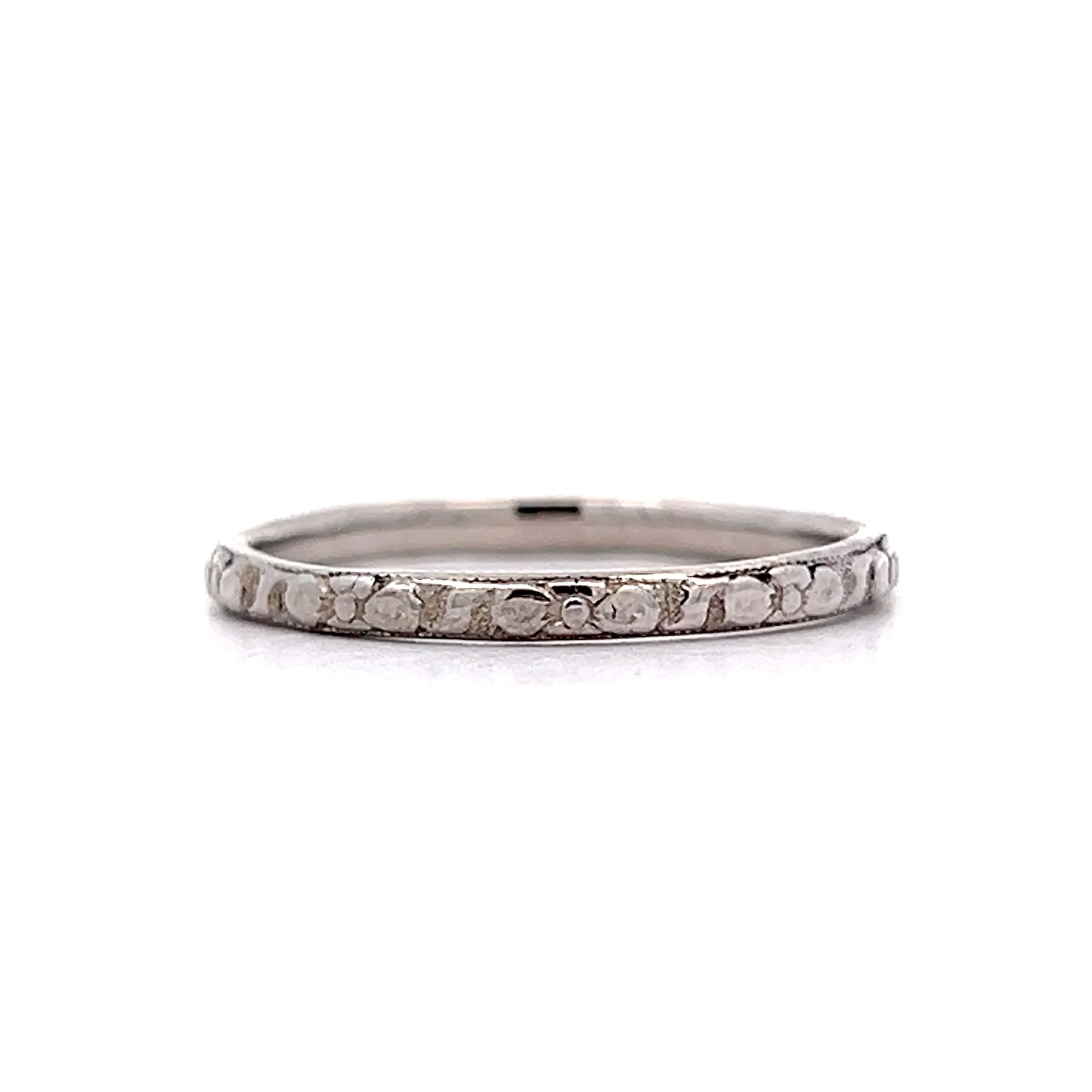 Vintage Art Deco Blossom Wedding Band in 18k - Image 3