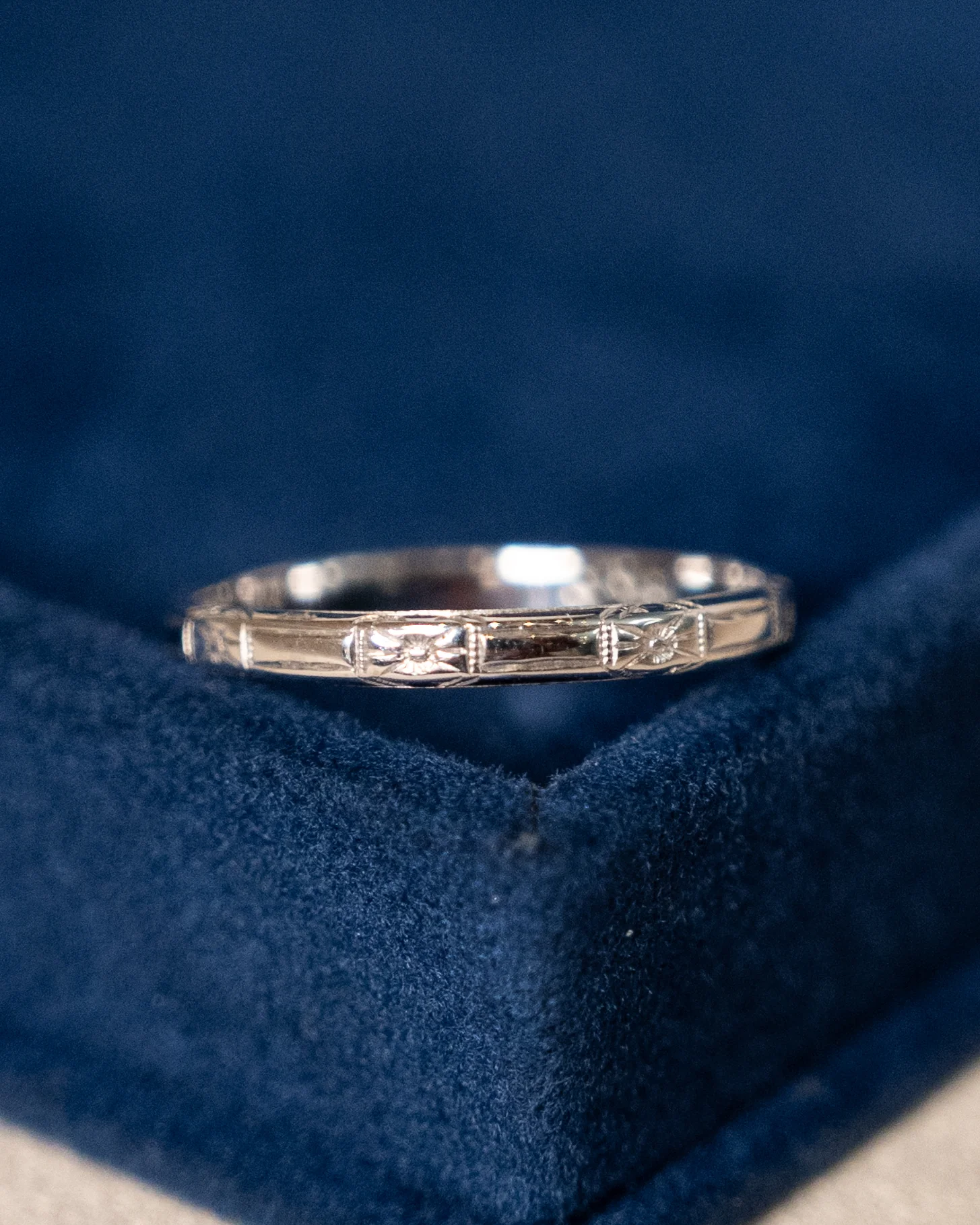 Vintage Art Deco Engraved Orange Blossom Band 18k - Image 7