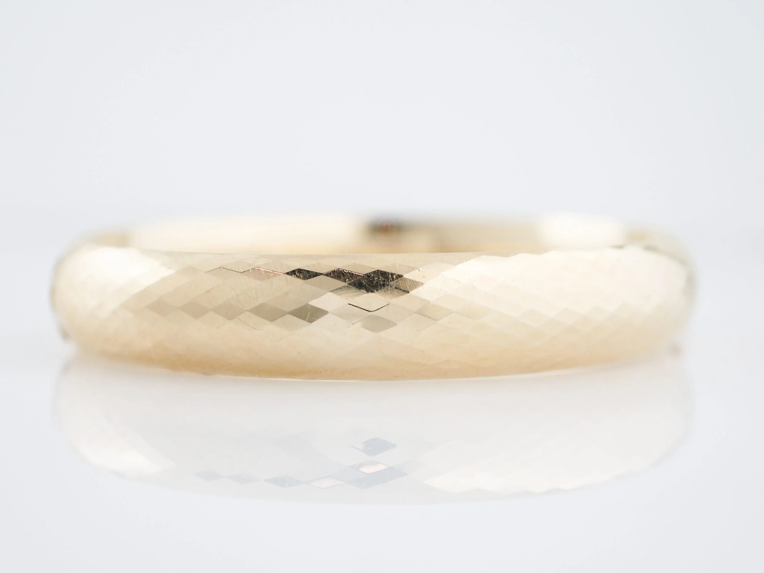 Vintage Bracelet Mid-Century Hinged Bangle in 14k Yellow Gold