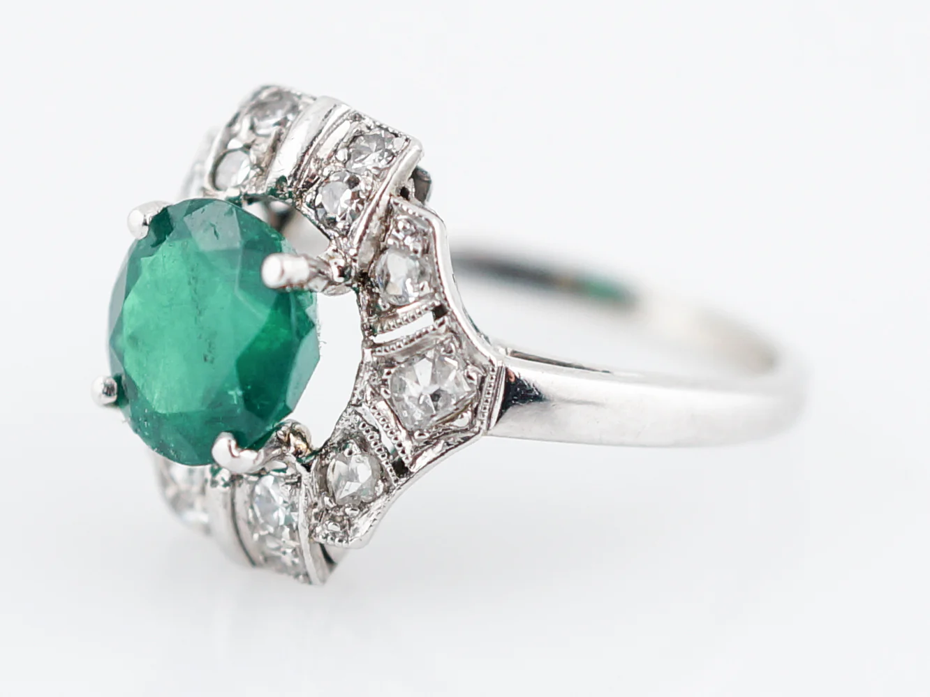 Vintage Cocktail Ring Mid-Century 1.47 Round Brilliant Cut Emerald & Diamonds in Platinum - Image 3