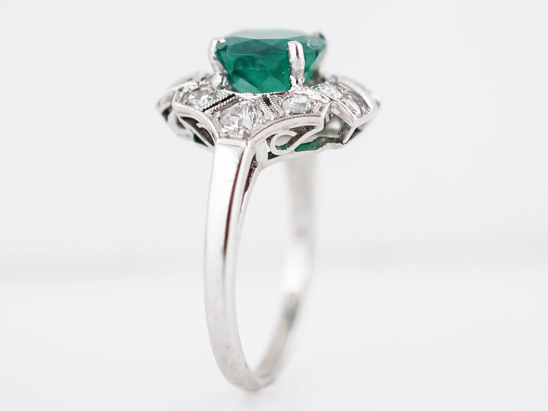 Vintage Cocktail Ring Mid-Century 1.47 Round Brilliant Cut Emerald & Diamonds in Platinum - Image 5