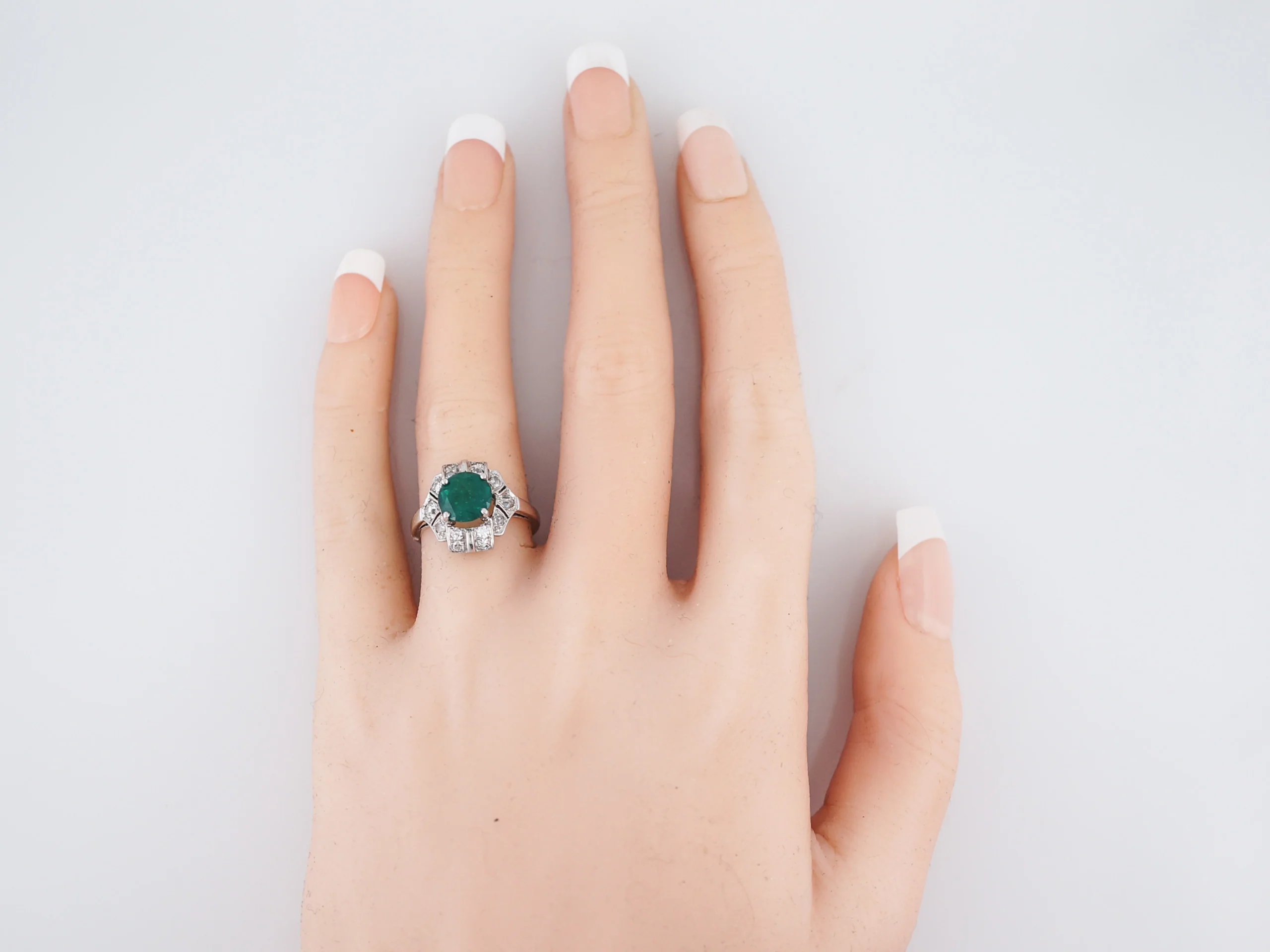 Vintage Cocktail Ring Mid-Century 1.47 Round Brilliant Cut Emerald & Diamonds in Platinum - Image 6