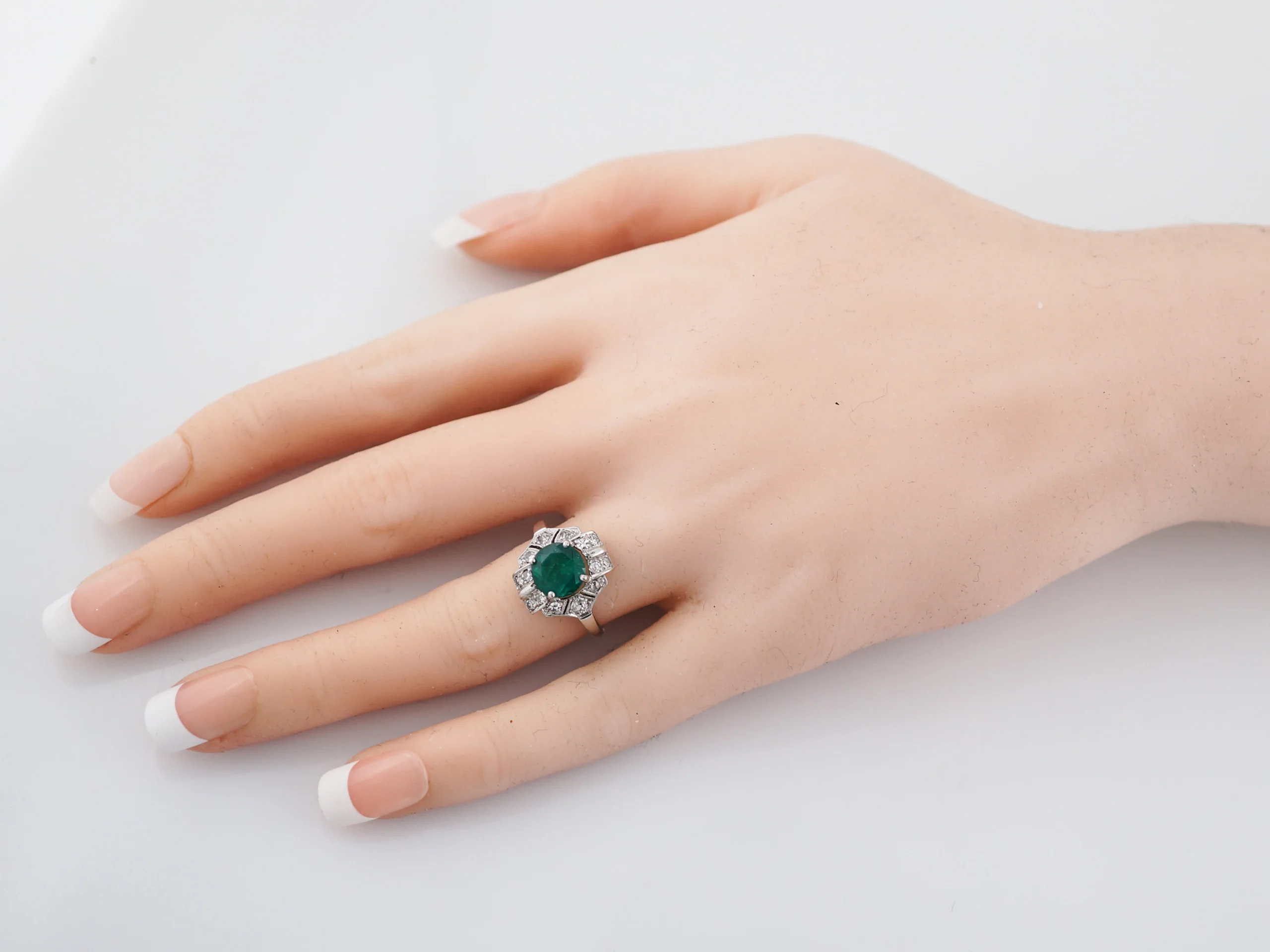 Vintage Cocktail Ring Mid-Century 1.47 Round Brilliant Cut Emerald & Diamonds in Platinum - Image 7