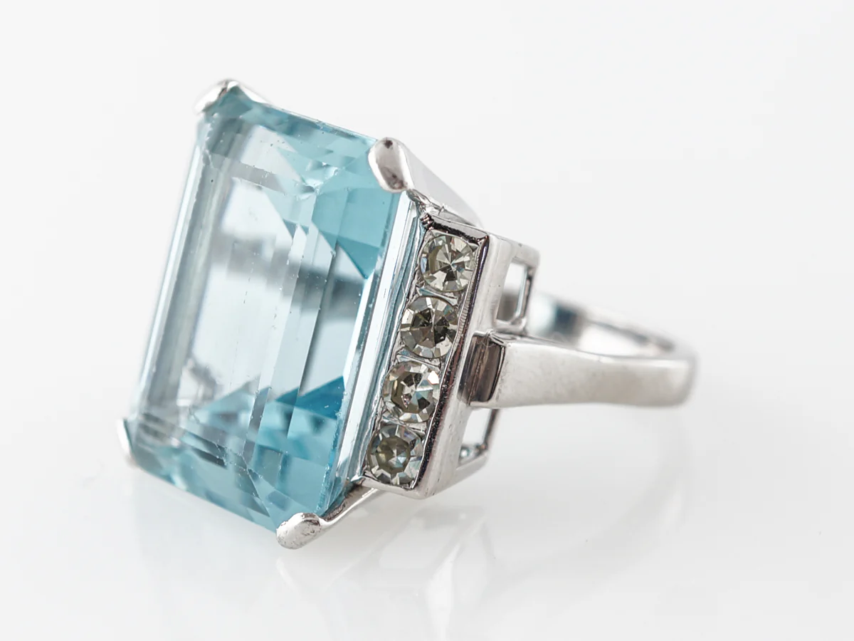 Vintage Deco Aquamarine & Diamond Ring in Platinum - Image 2