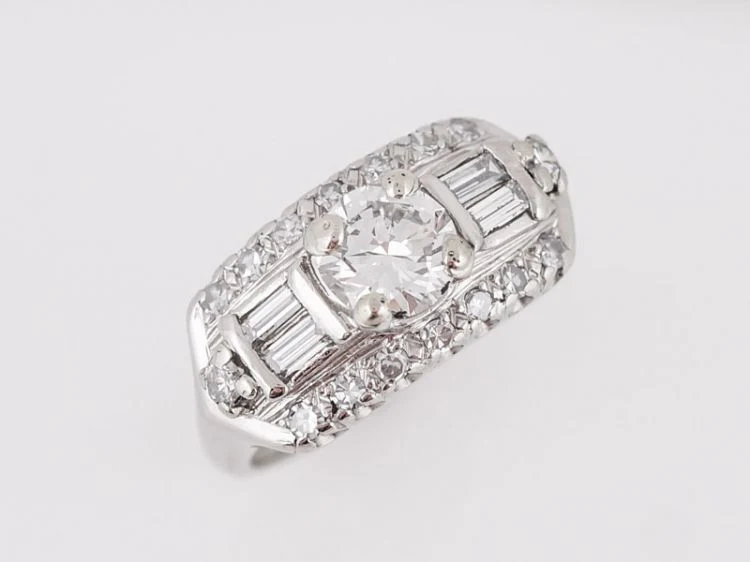 Vintage Diamond Engagement Ring 1950's in Platinum - Image 4