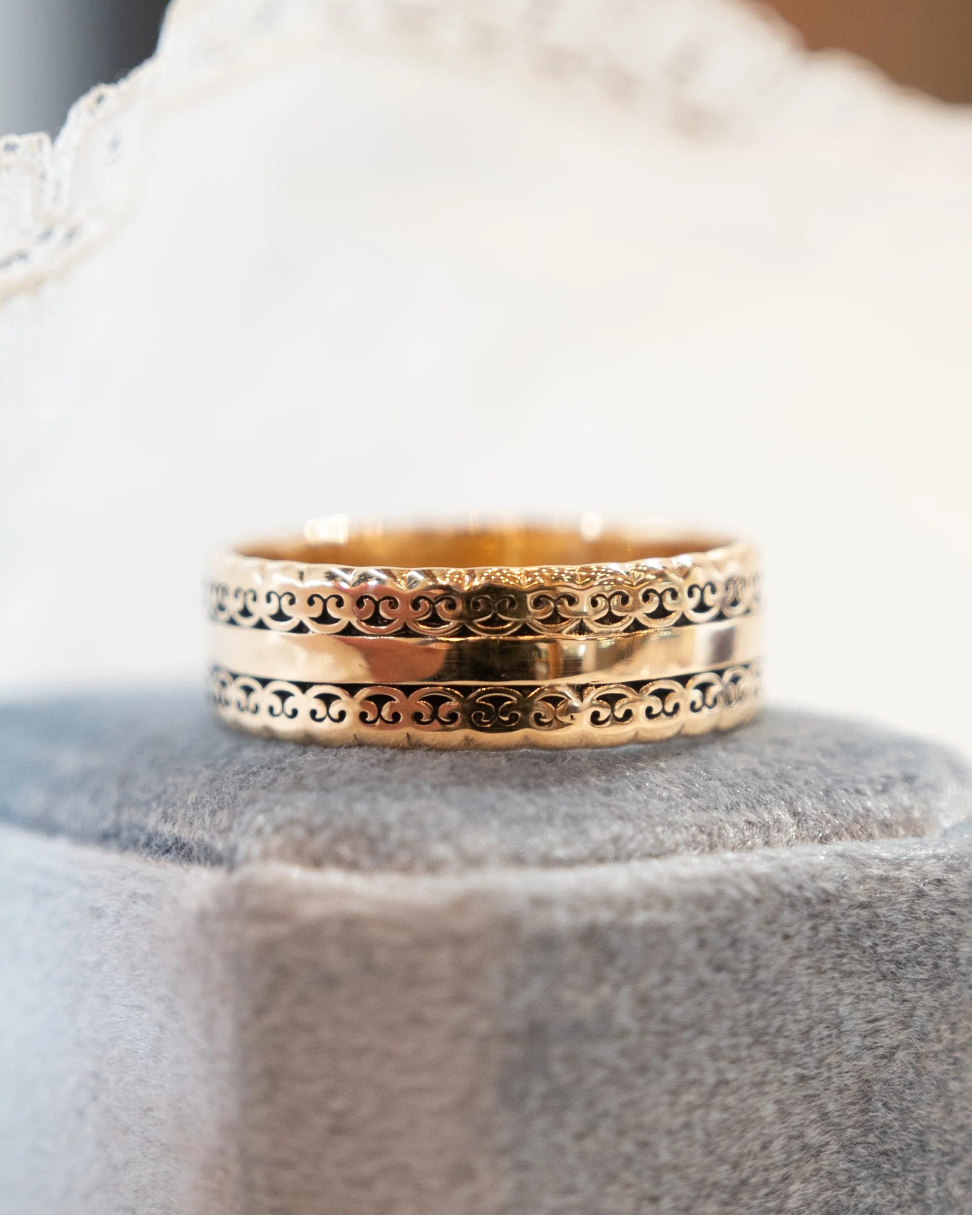 Vintage Mens 8mm Geometric Wedding Band 14k - Image 6