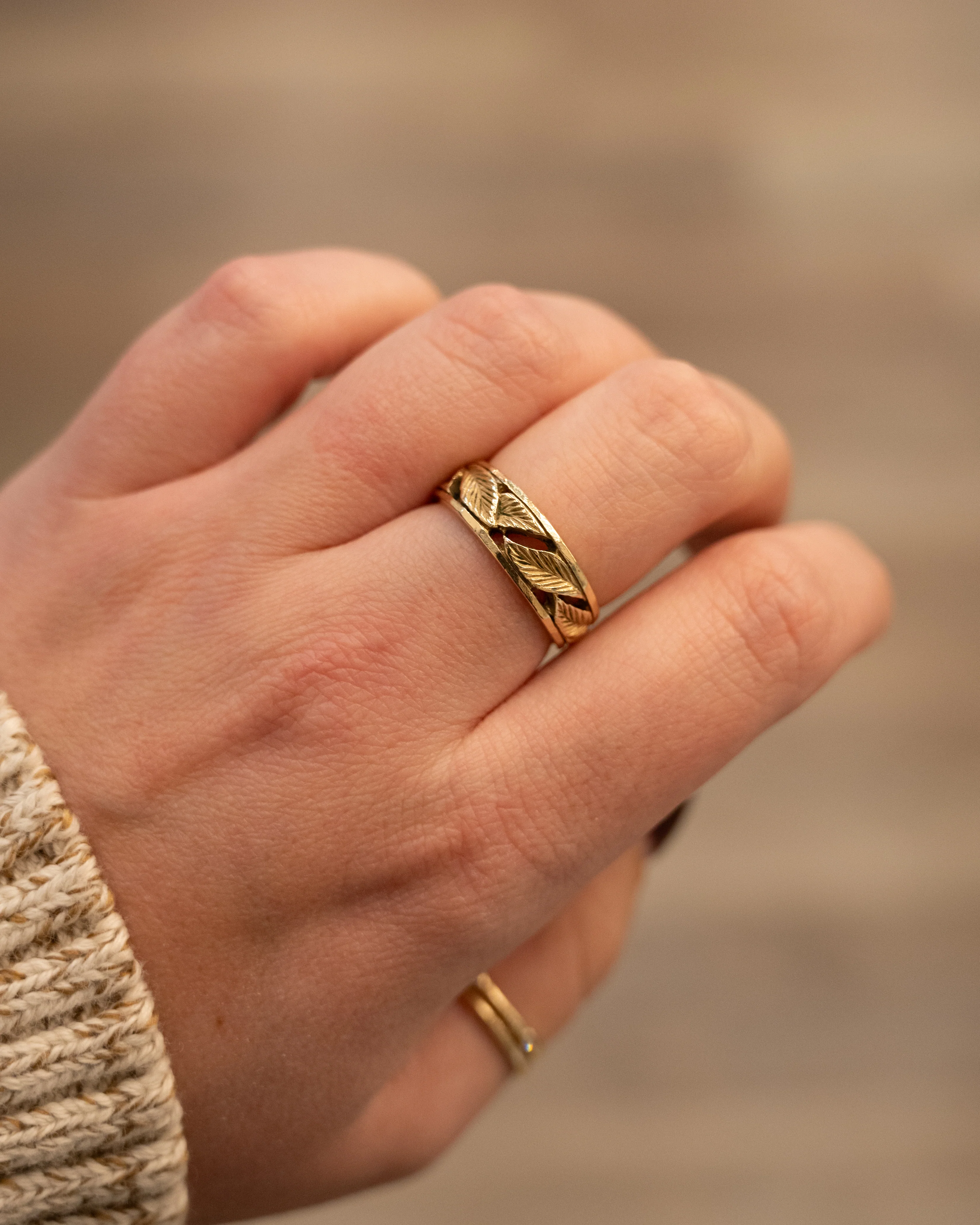 Vintage Mens Leaf Wedding Band 14k Yellow Gold - Image 7