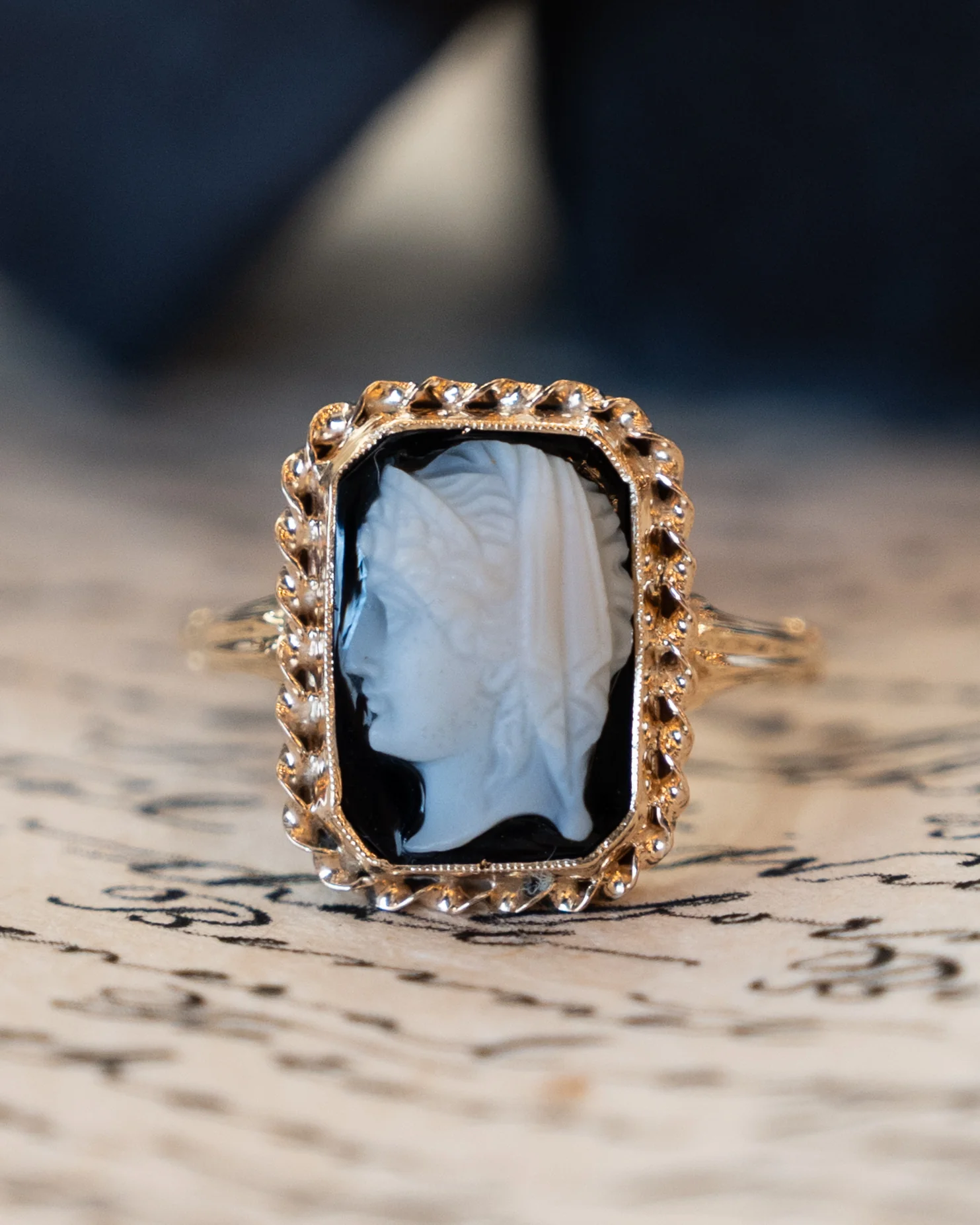 Vintage Mid-Century Sardonyx Cameo Cocktail Ring 14k - Image 6