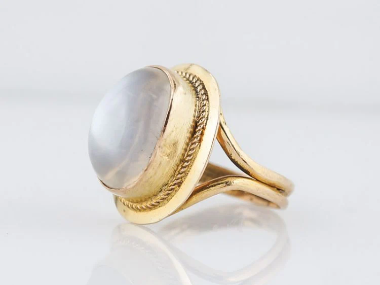 Vintage Right Hand Ring Mid-Century 6.94 Cabochon Cut Moonstone in 18k Yellow Gold - Image 3