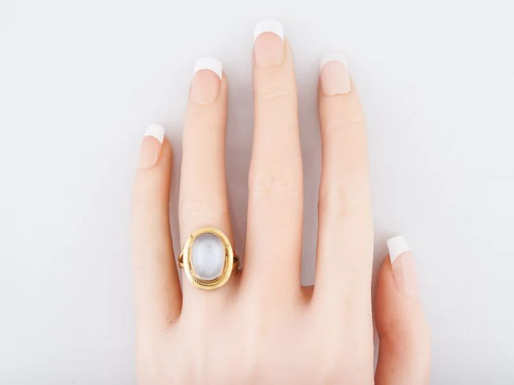 Vintage Right Hand Ring Mid-Century 6.94 Cabochon Cut Moonstone in 18k Yellow Gold - Image 6