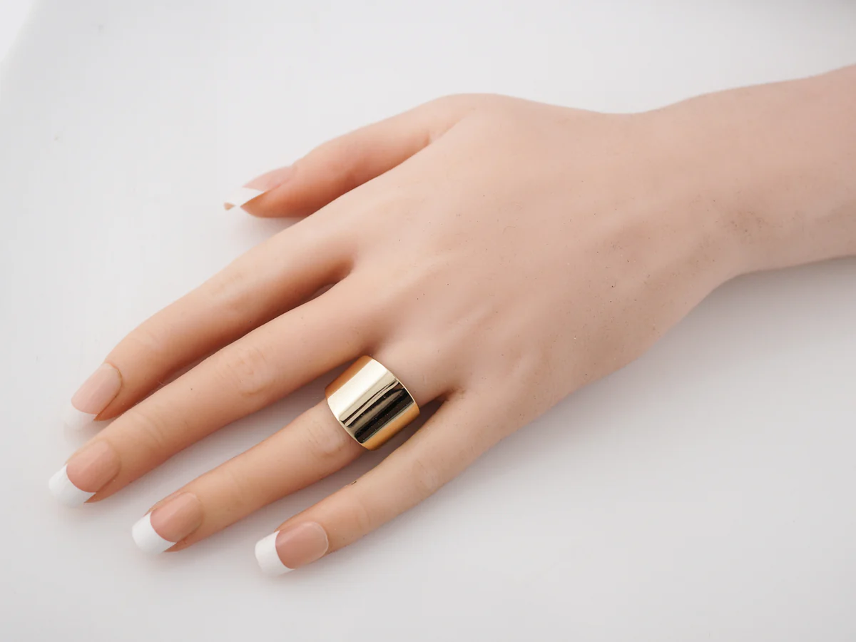 Vintage Right Hand Ring Mid-Century in 14k Yellow Gold - Image 6