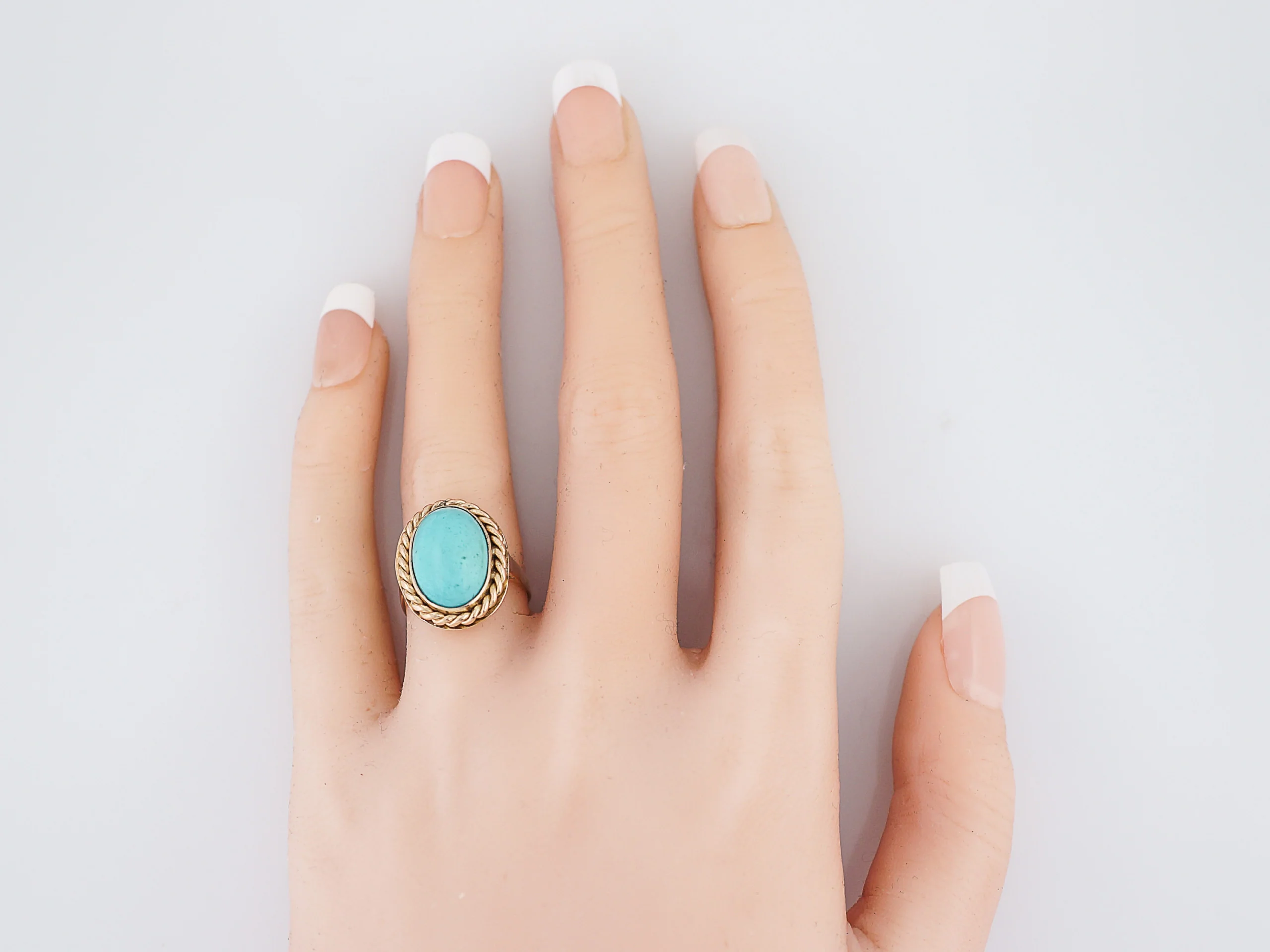 Vintage Right Hand Ring Retro 6.00 Cabochon Oval Cut Turquoise in 14K Yellow Gold - Image 7