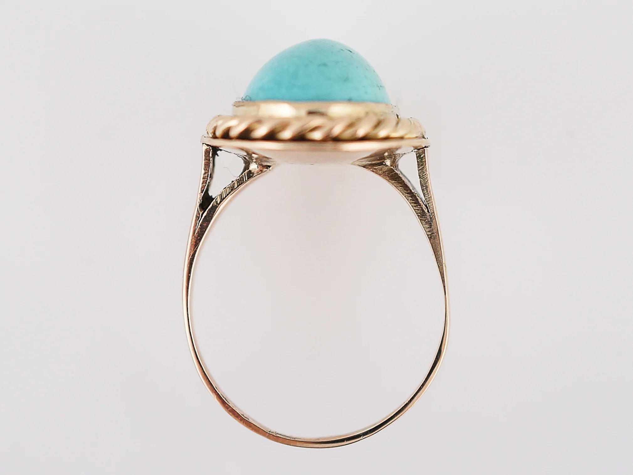 Vintage Right Hand Ring Retro 6.00 Cabochon Oval Cut Turquoise in 14K Yellow Gold - Image 4